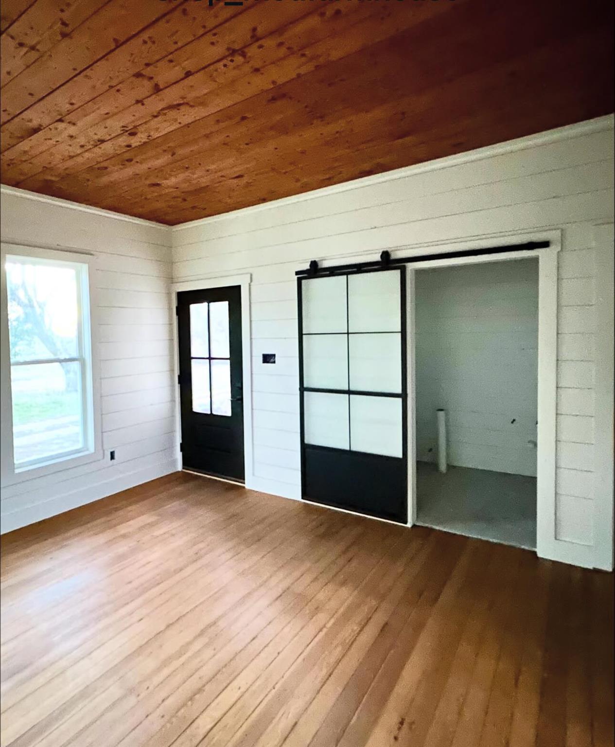 502 Upton Ave, Schulenburg, TX 78956