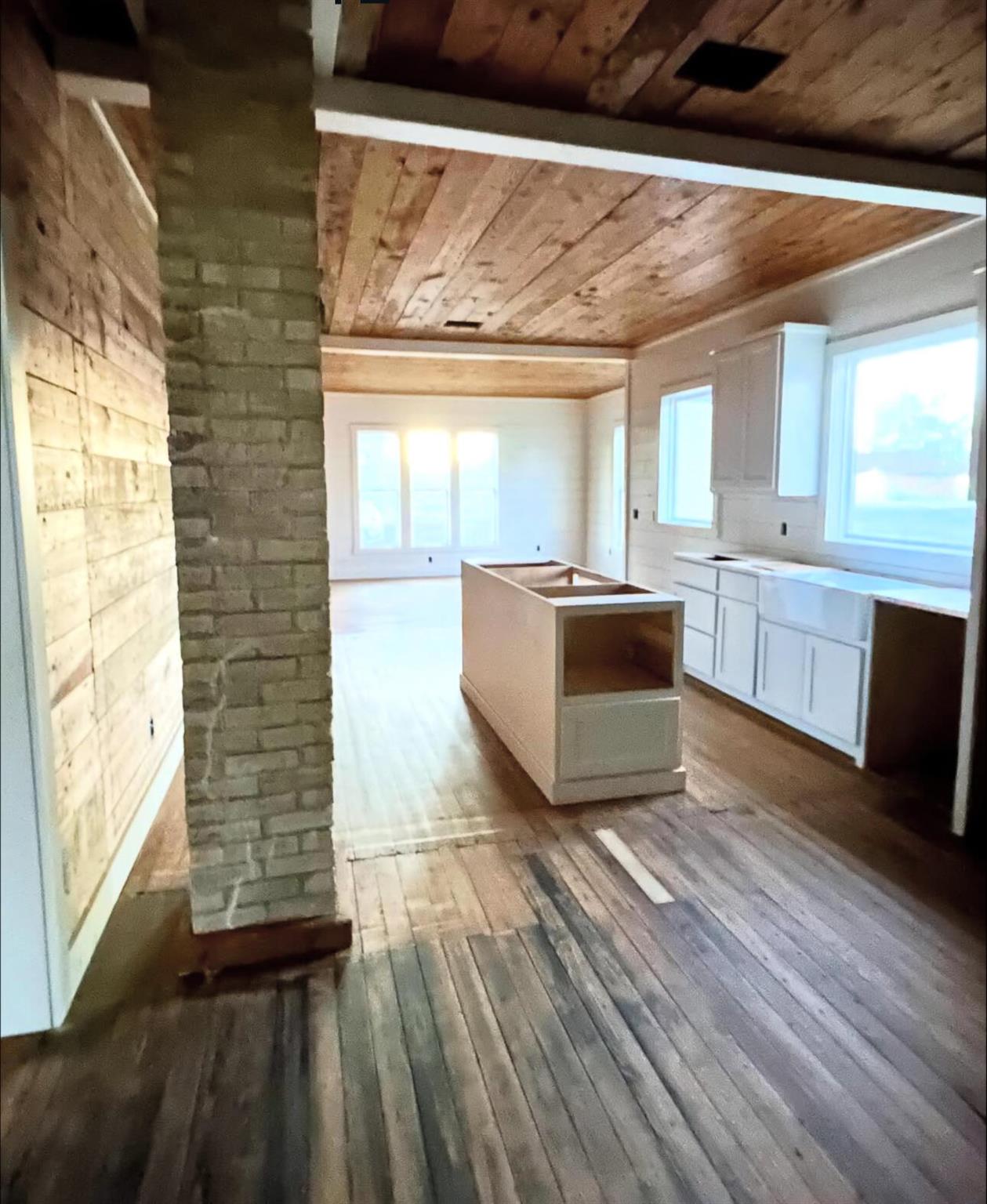 502 Upton Ave, Schulenburg, TX 78956