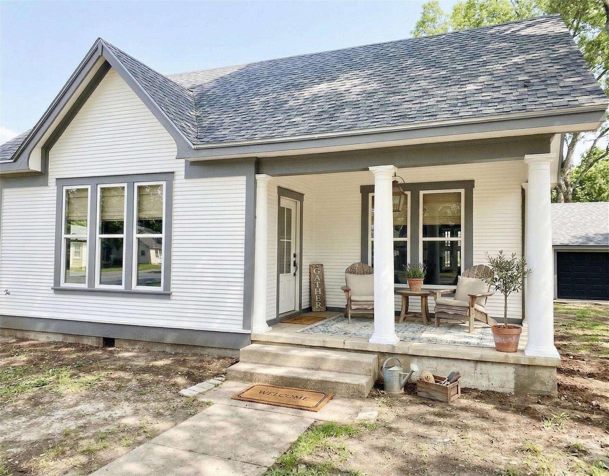 502 Upton Ave, Schulenburg, TX 78956