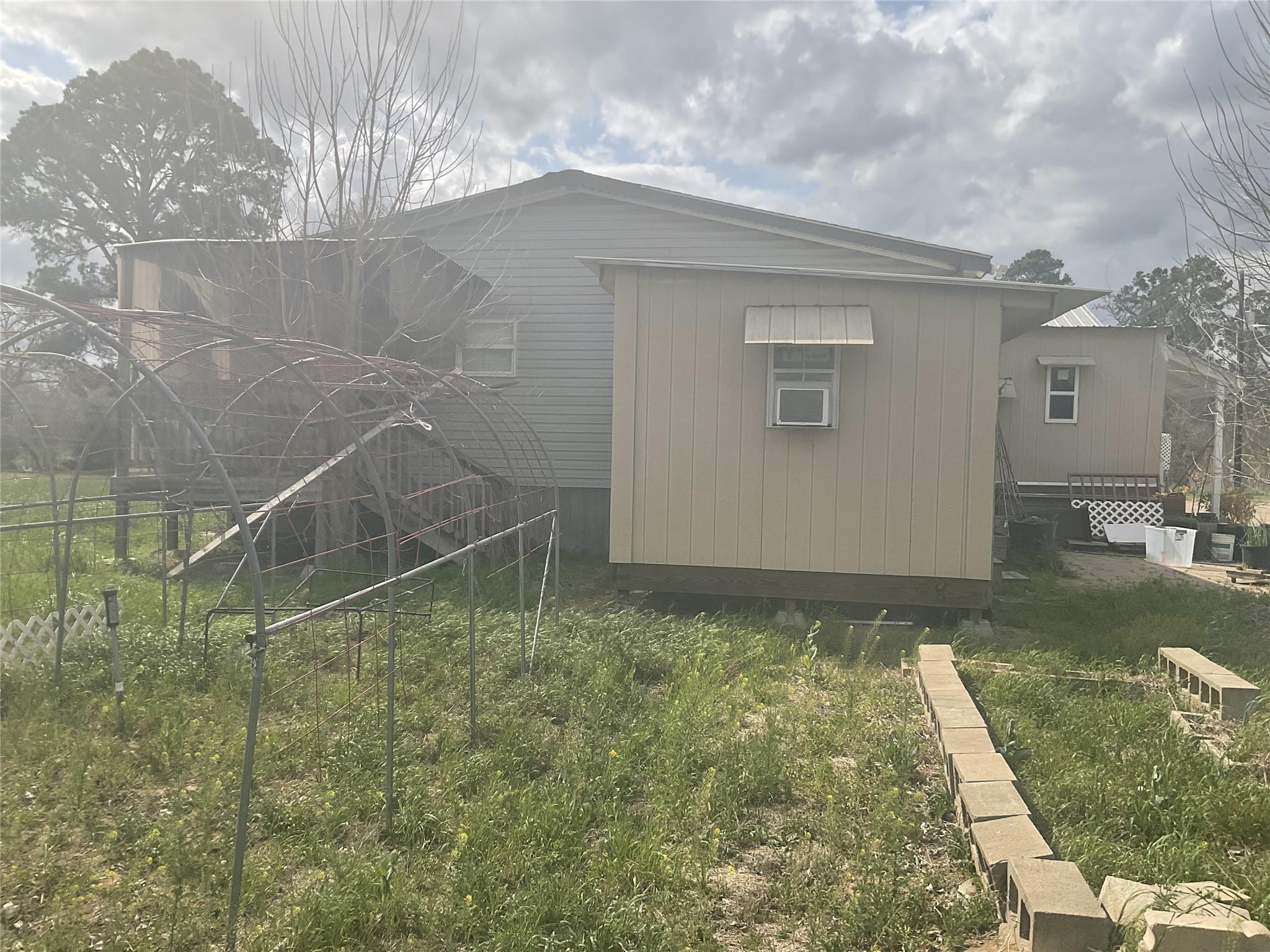 1225 W Highway 71 Highway W, Smithville, TX 78957