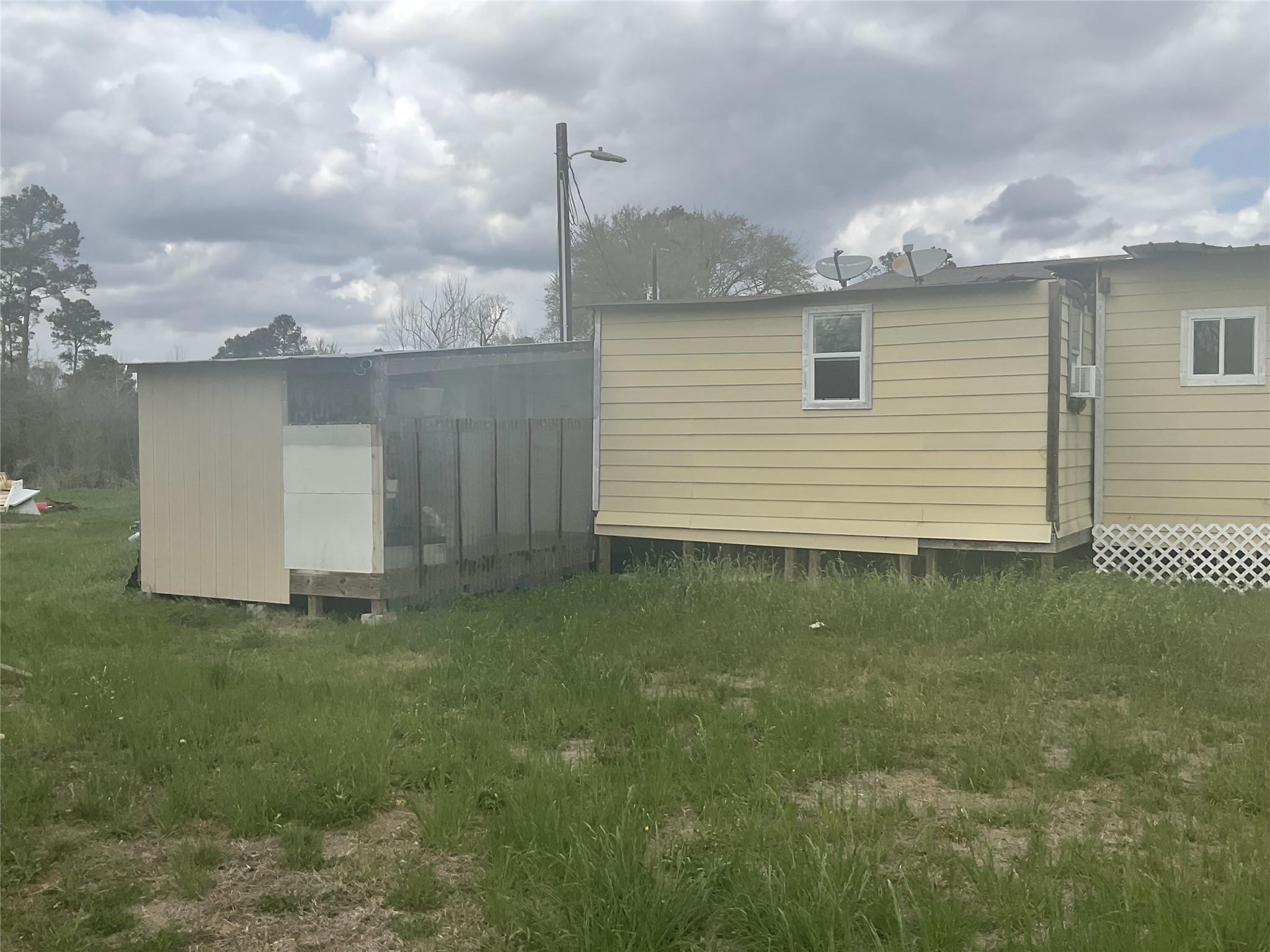 1225 W Highway 71 Highway W, Smithville, TX 78957