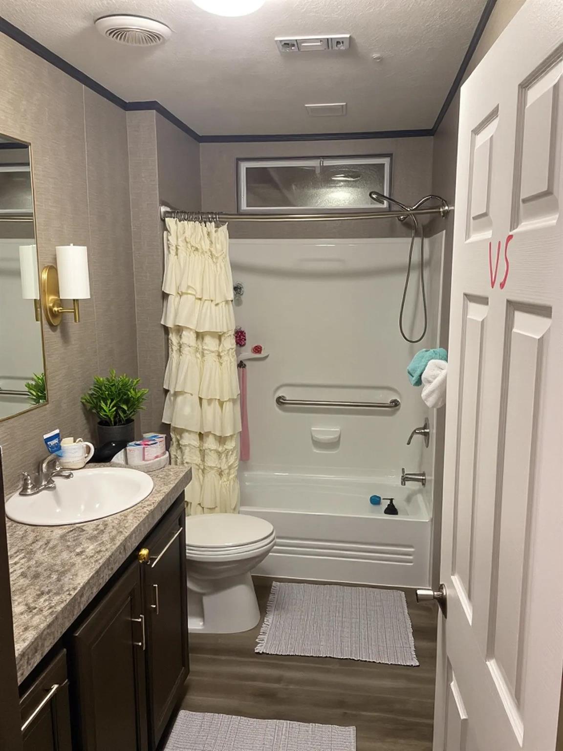 1225 W Highway 71 Highway W, Smithville, TX 78957