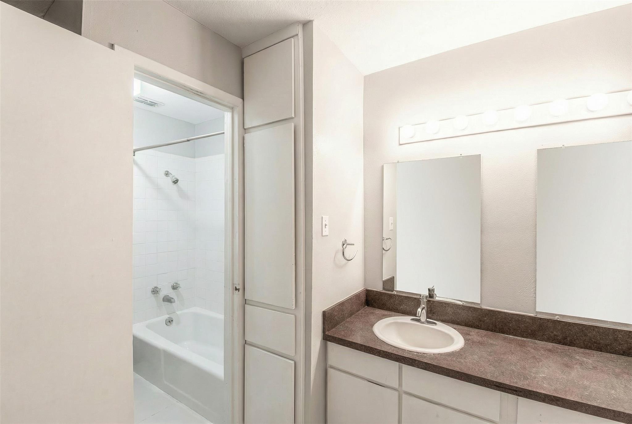 8206 Exmoor Dr # B, Austin, TX 78757