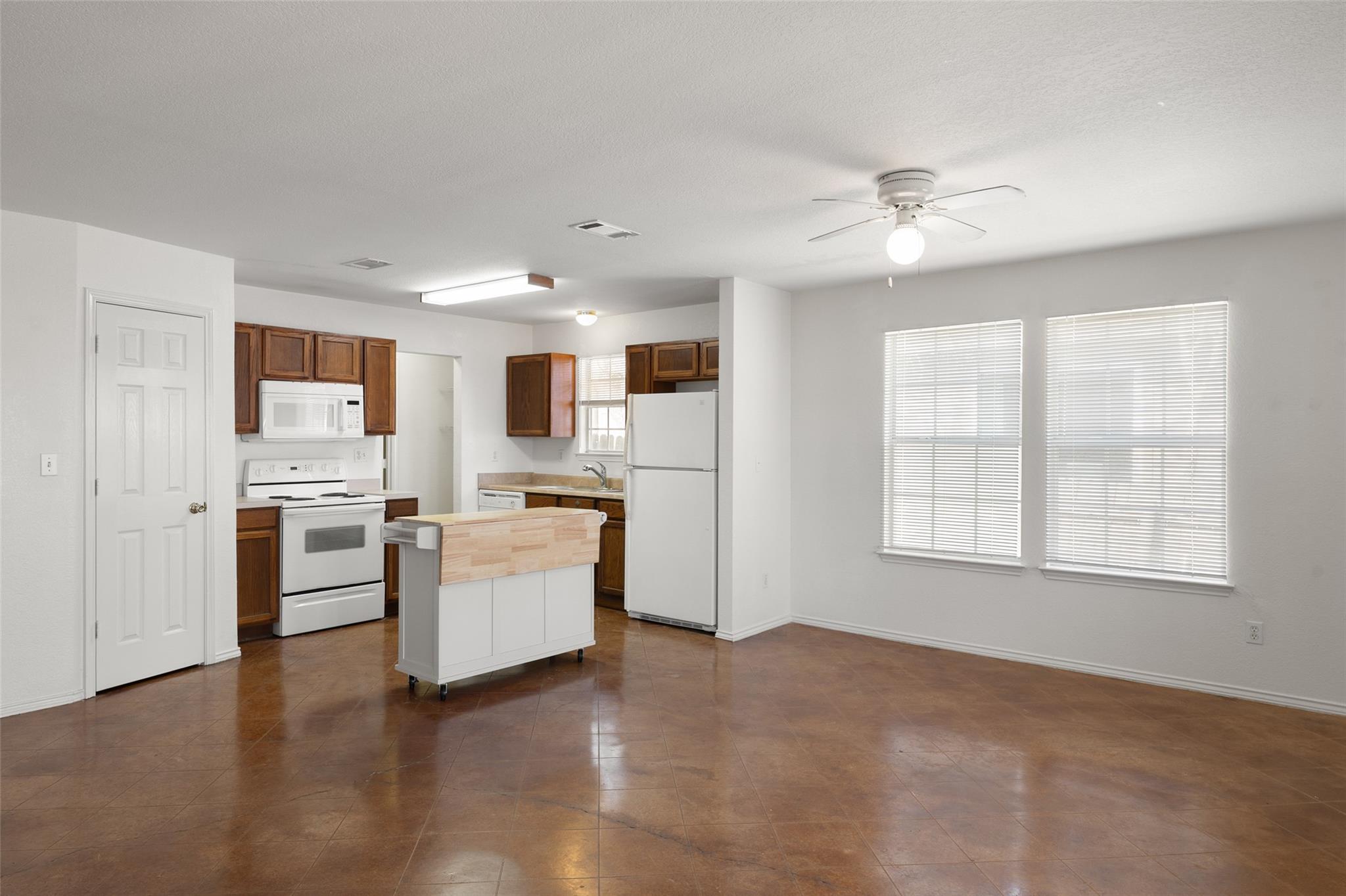 1225 Hilltop Dr, San Marcos, TX 78666