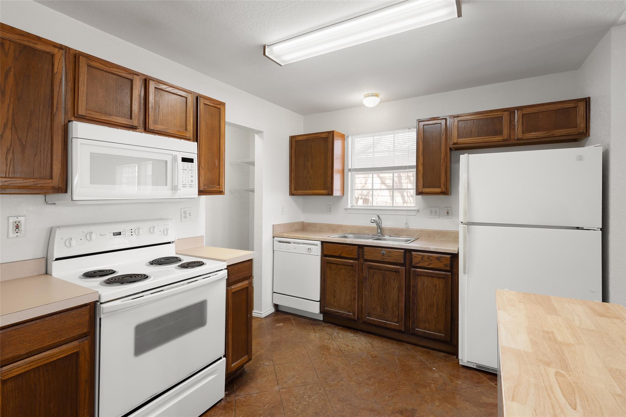 1225 Hilltop Dr, San Marcos, TX 78666