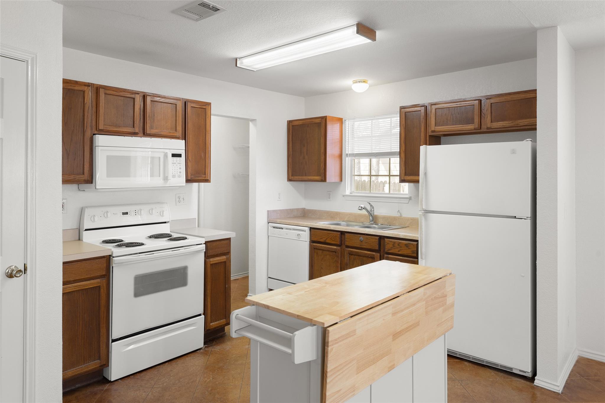 1225 Hilltop Dr, San Marcos, TX 78666