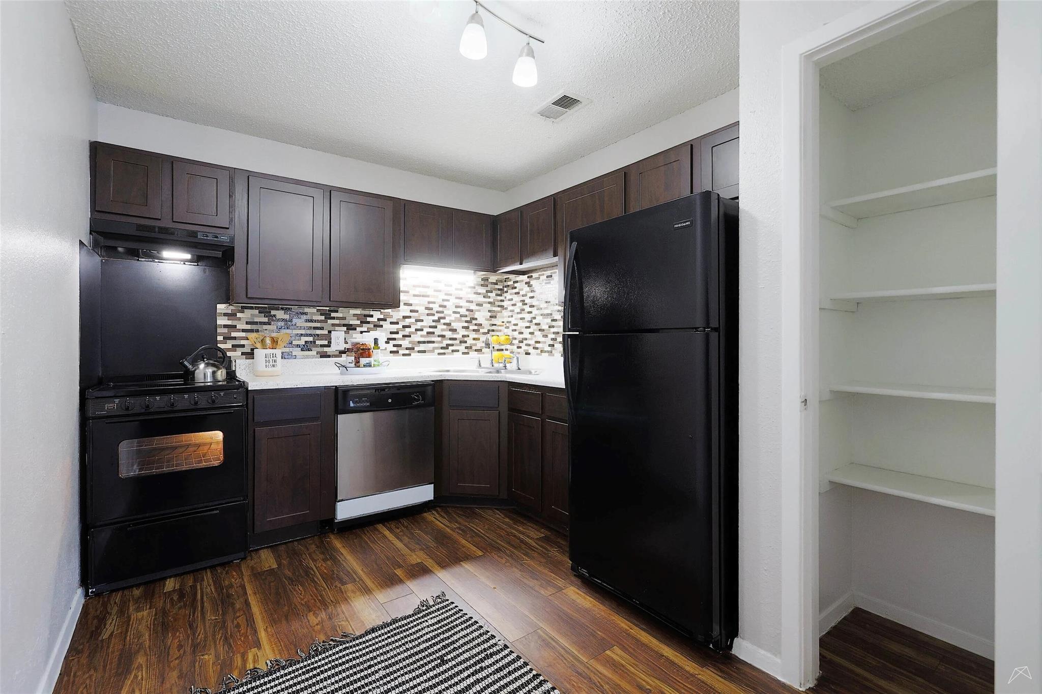 6808 S I-35 Frontage Rd # 111, Austin, TX 78745