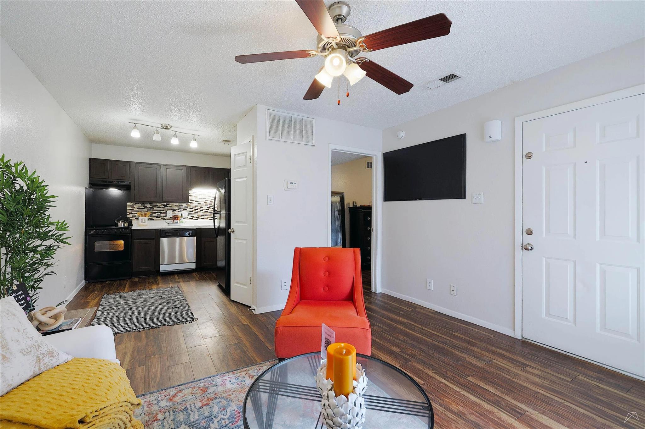 6808 S I-35 Frontage Rd # 111, Austin, TX 78745