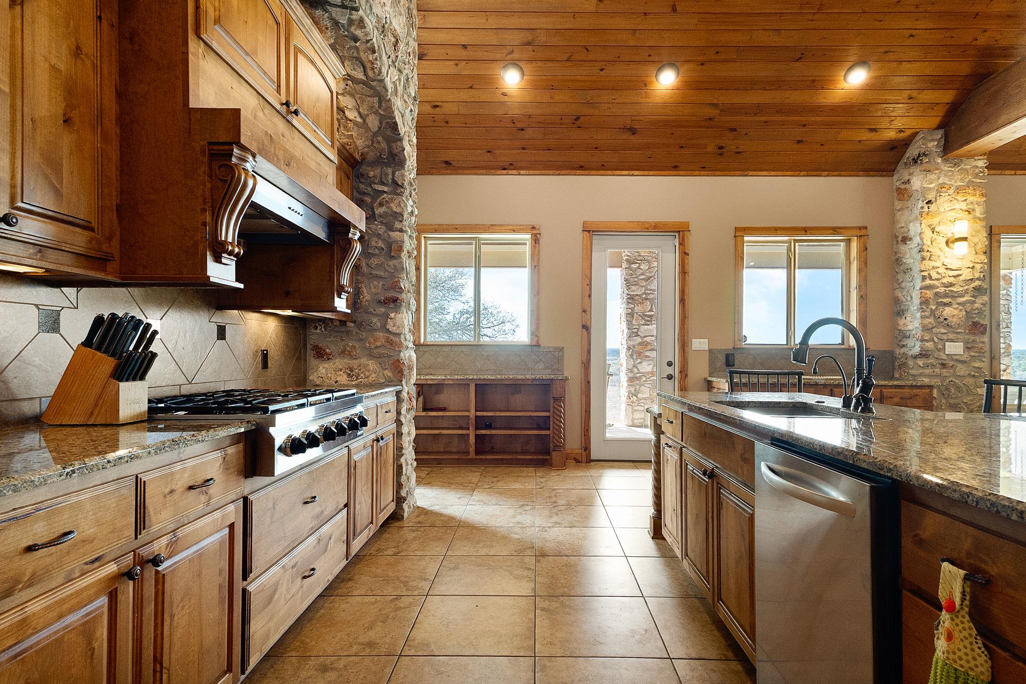 2810 Bridlewood Ranches Dr., San Marcos, TX 78666