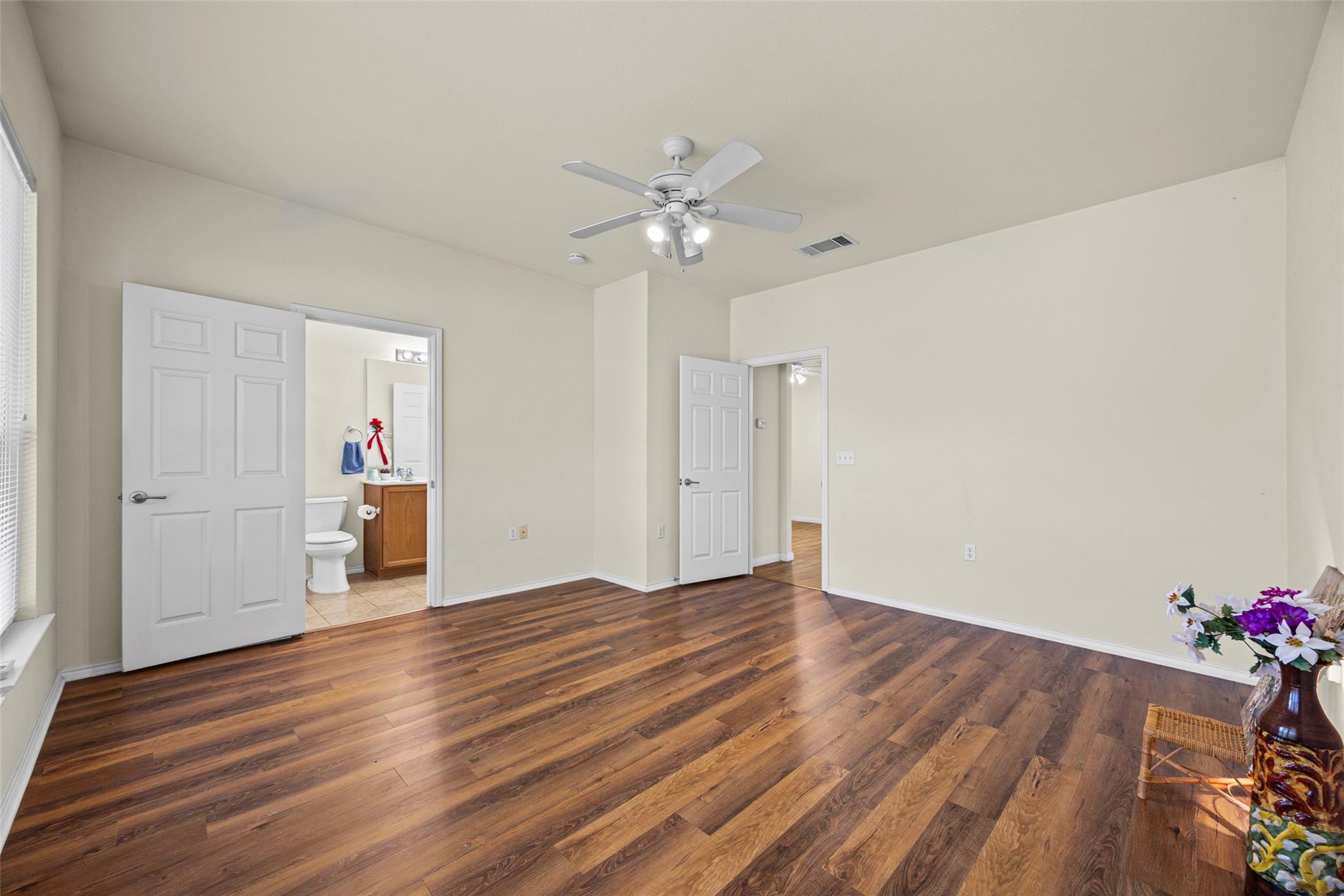 317 Essex Ln, Georgetown, TX 78633