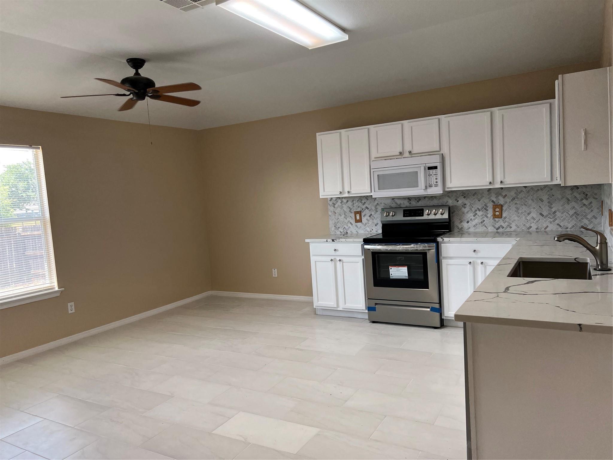 309 Decker Dr, Hutto, TX 78634