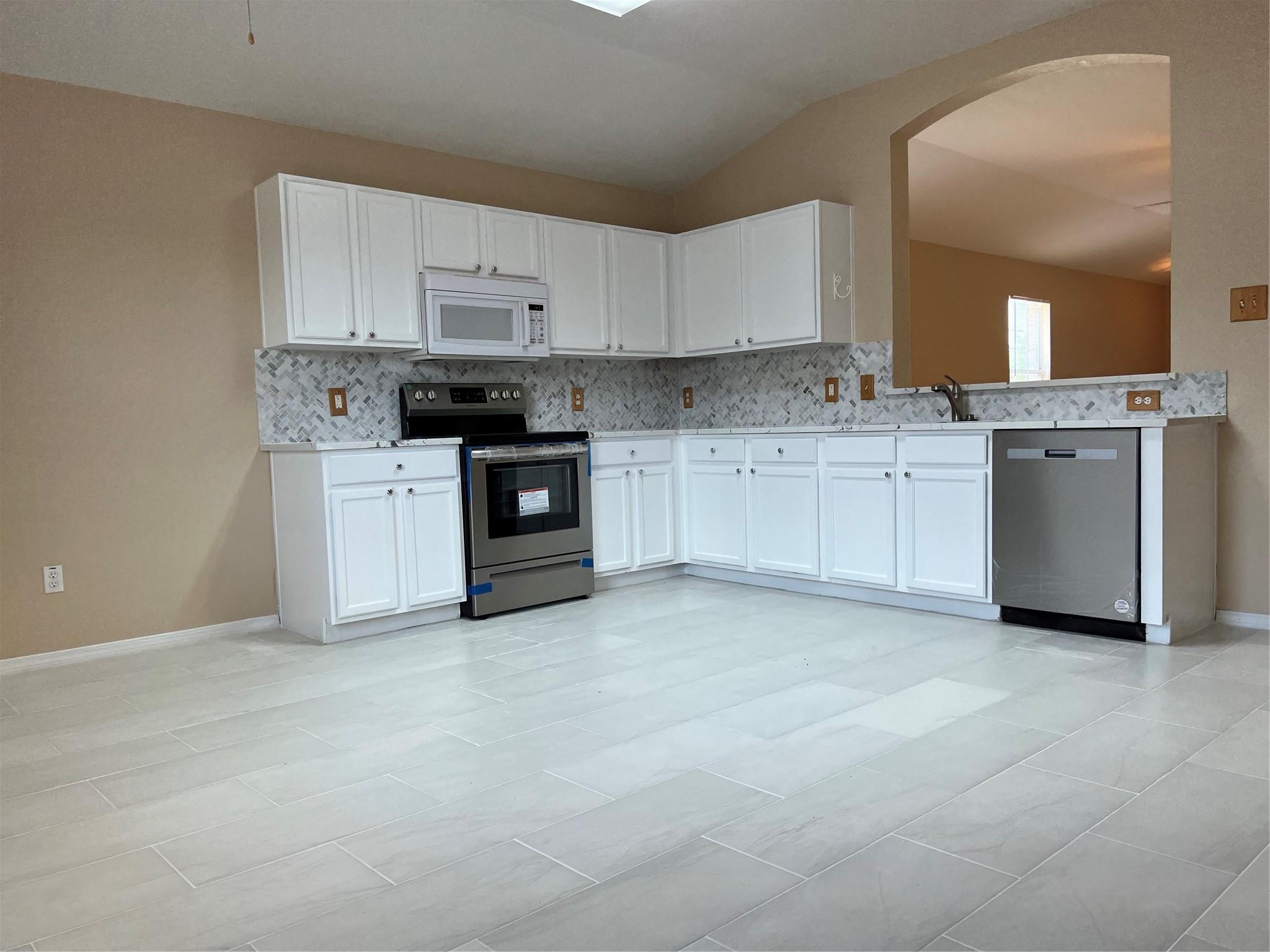 309 Decker Dr, Hutto, TX 78634