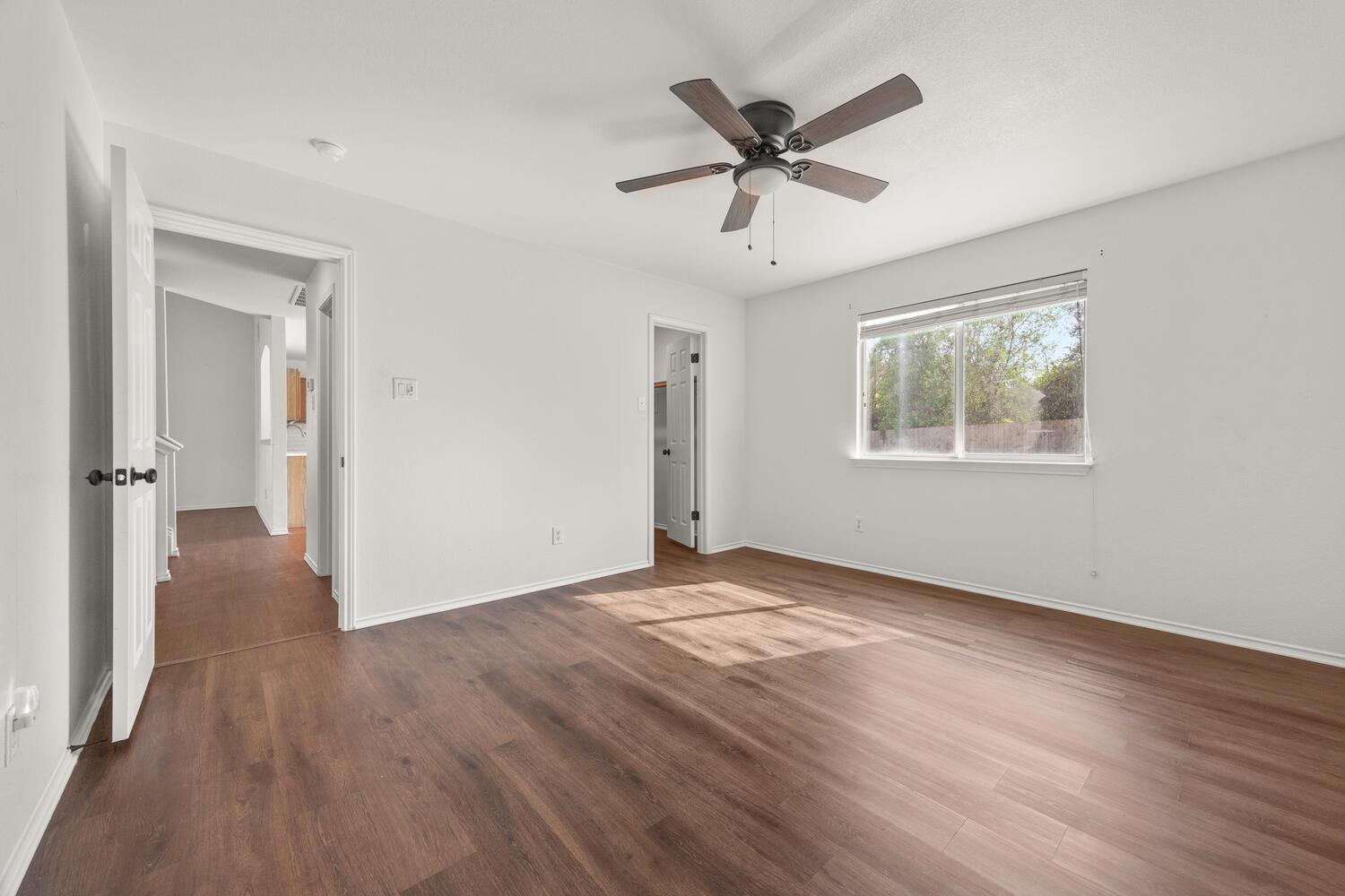 230 San Felipe Dr, Kyle, TX 78640