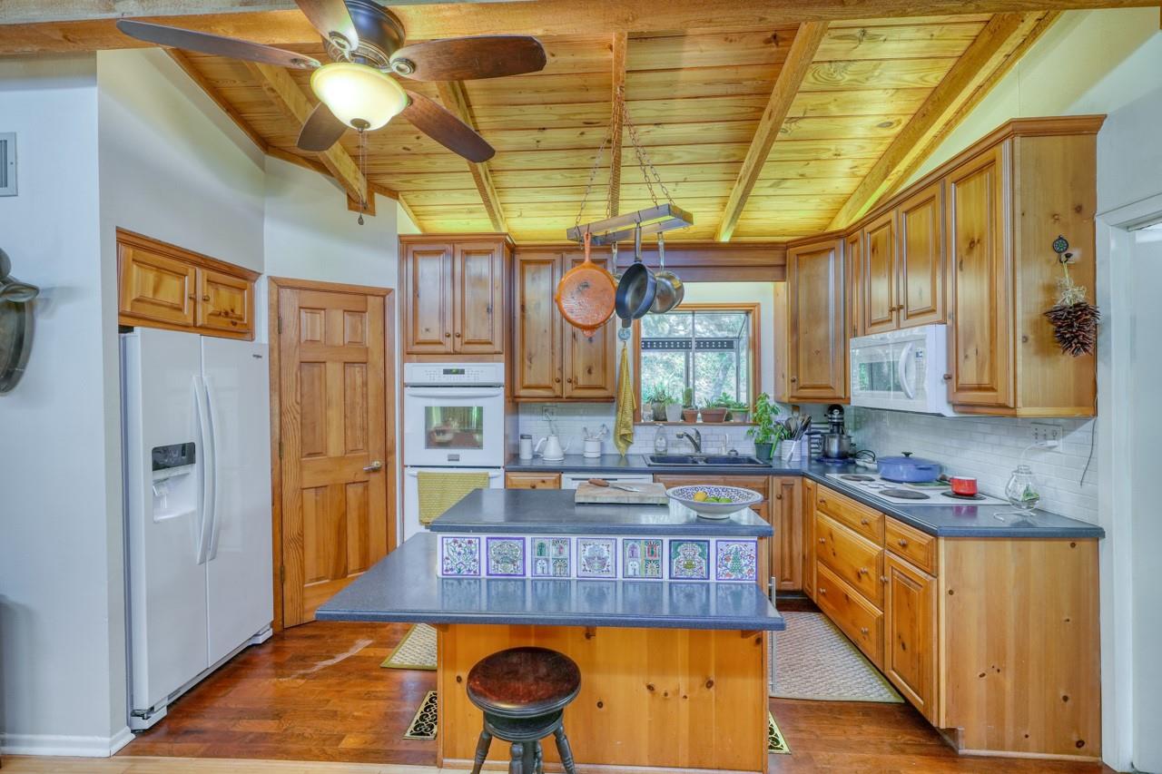 1013 Council St, Burnet, TX 78611