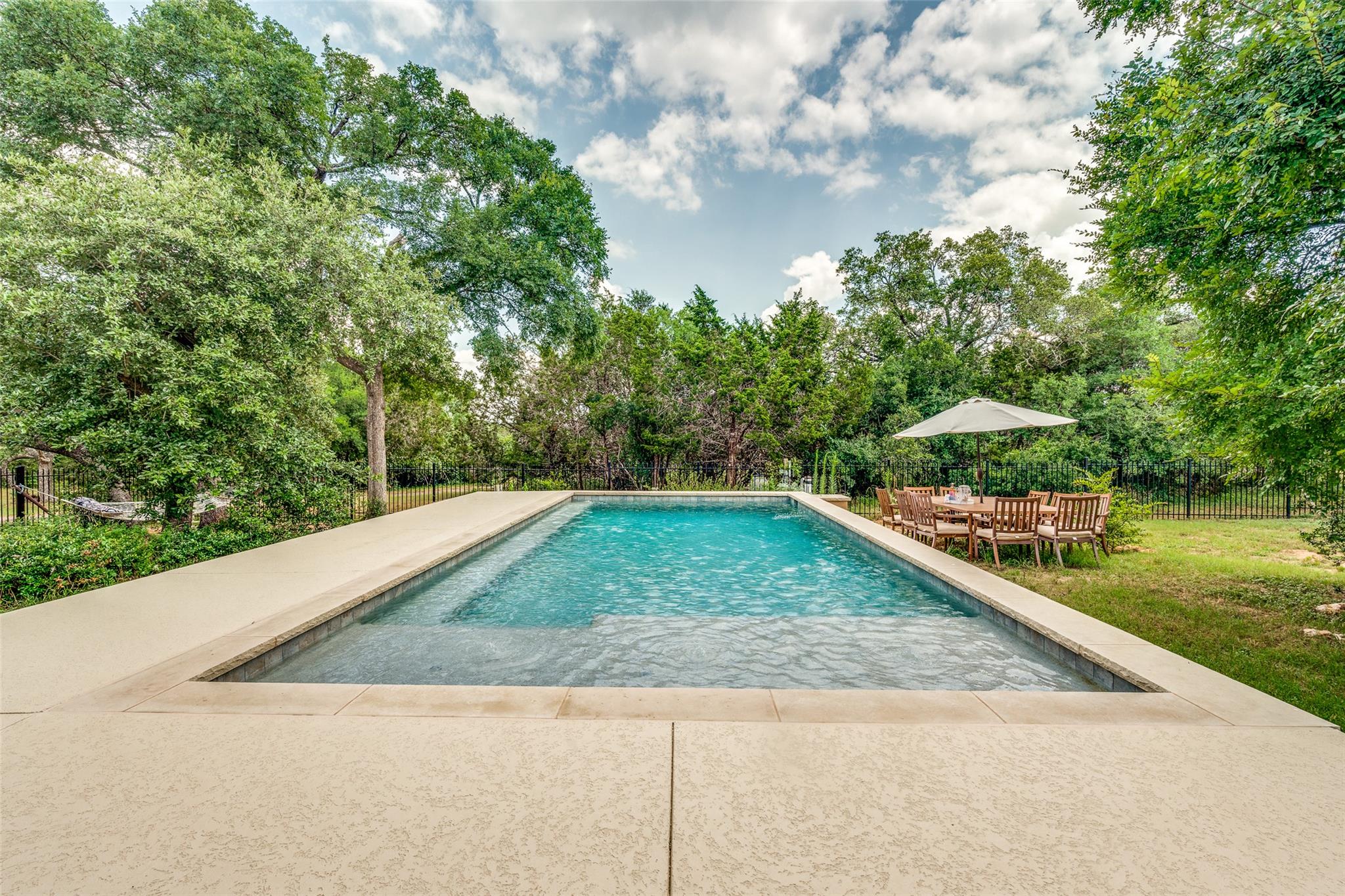 410 Woodland Oaks Trl, Buda, TX 78610