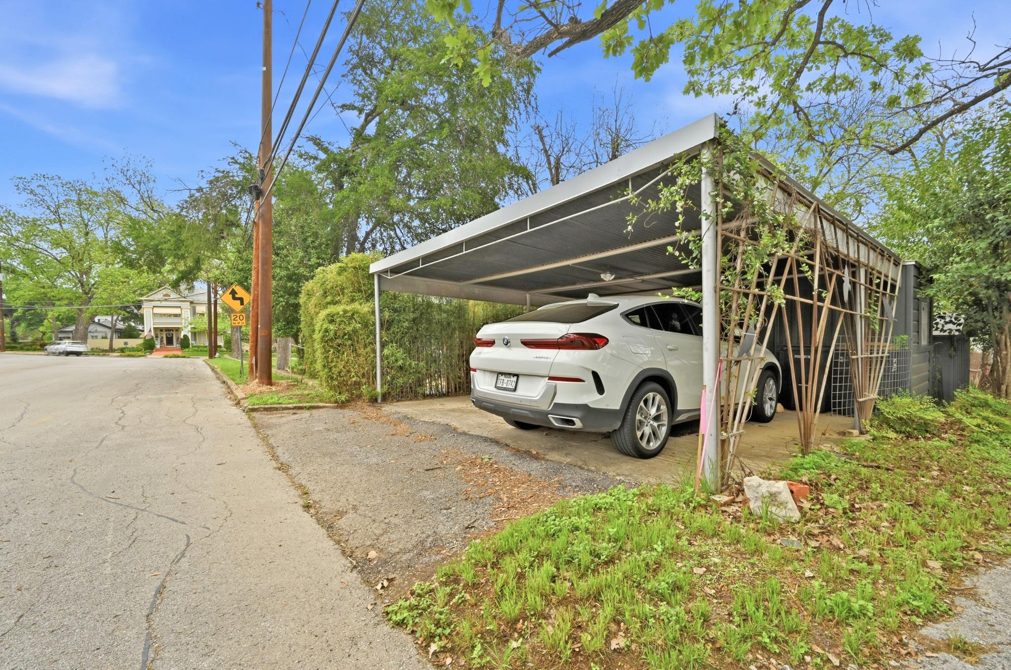 221 N Johnson Ave, San Marcos, TX 78666