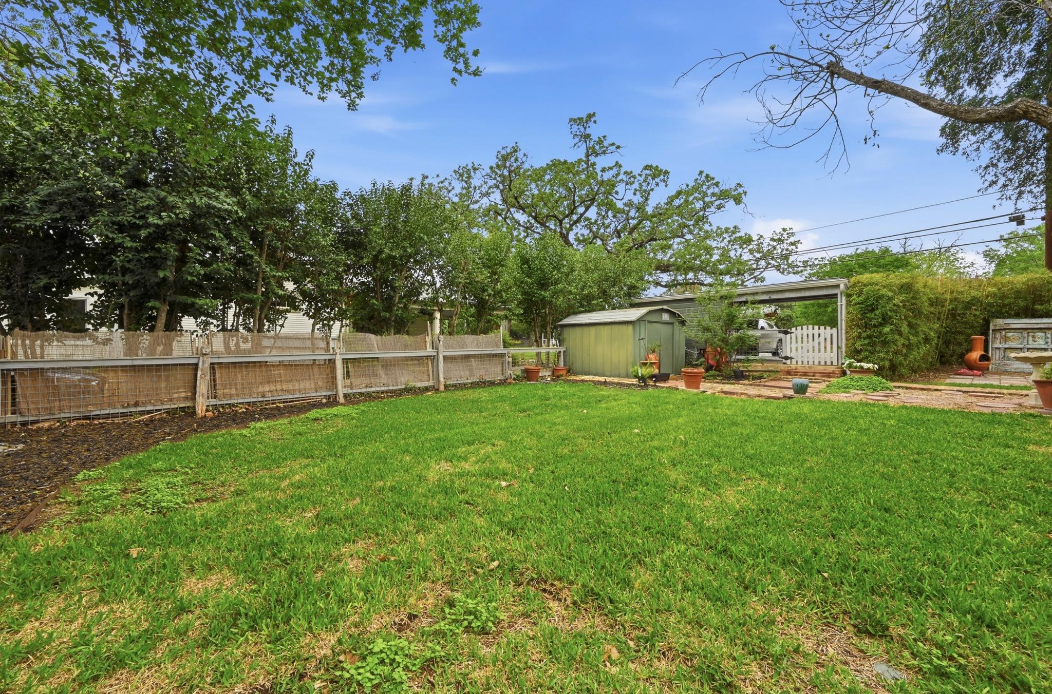 221 N Johnson Ave, San Marcos, TX 78666