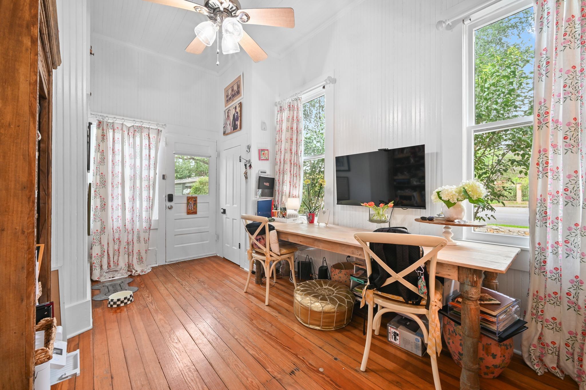 221 N Johnson Ave, San Marcos, TX 78666