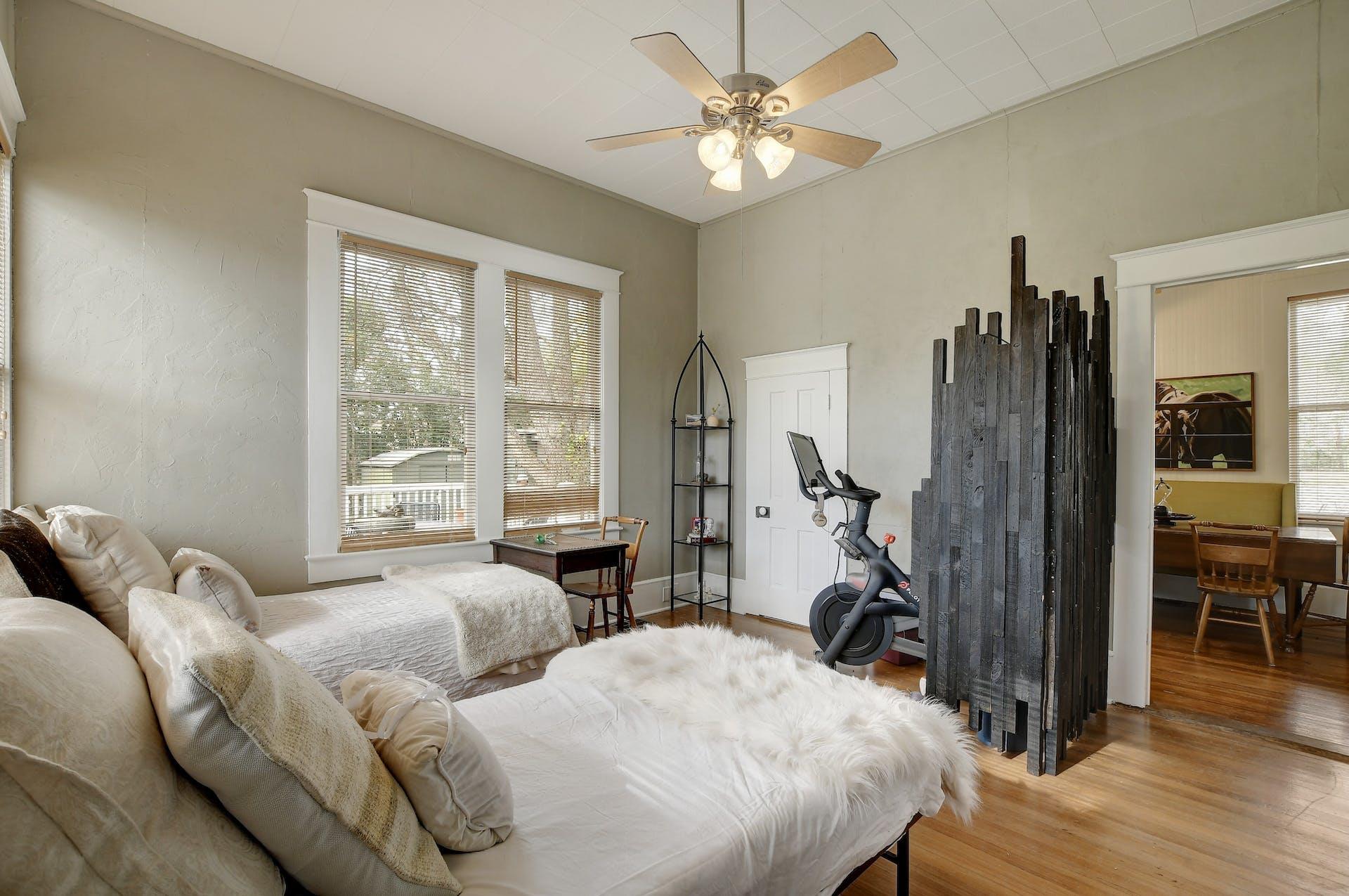 221 N Johnson Ave, San Marcos, TX 78666