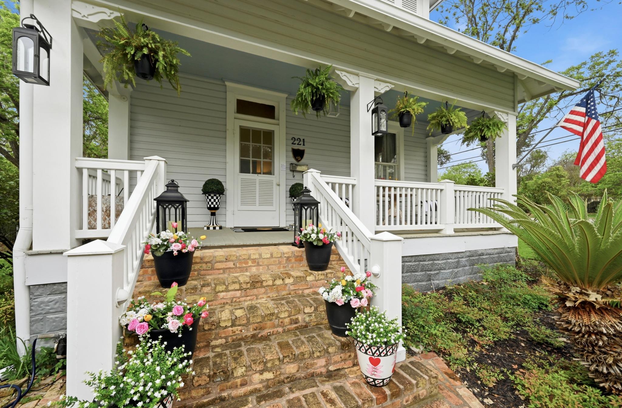 221 N Johnson Ave, San Marcos, TX 78666