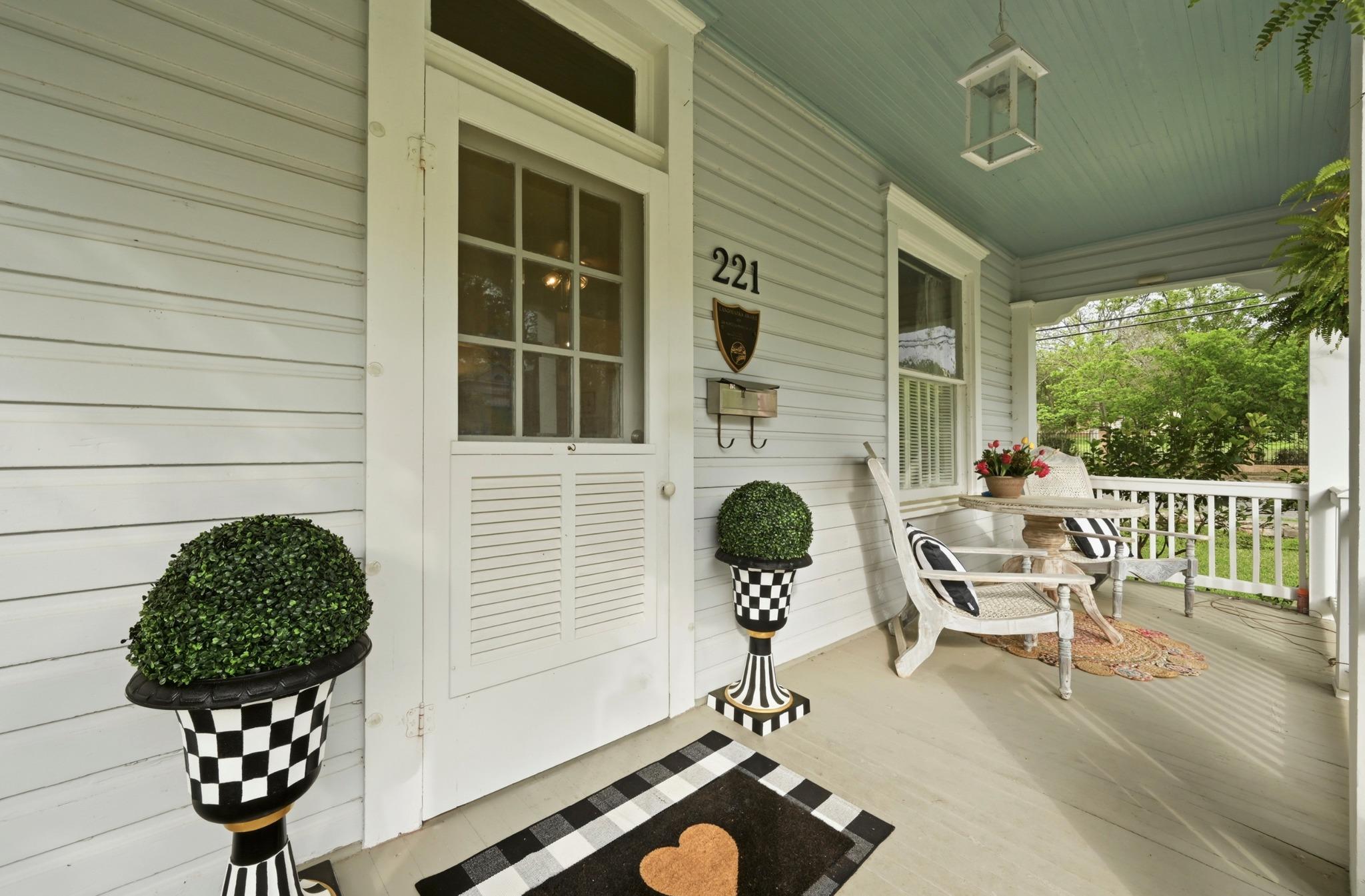 221 N Johnson Ave, San Marcos, TX 78666