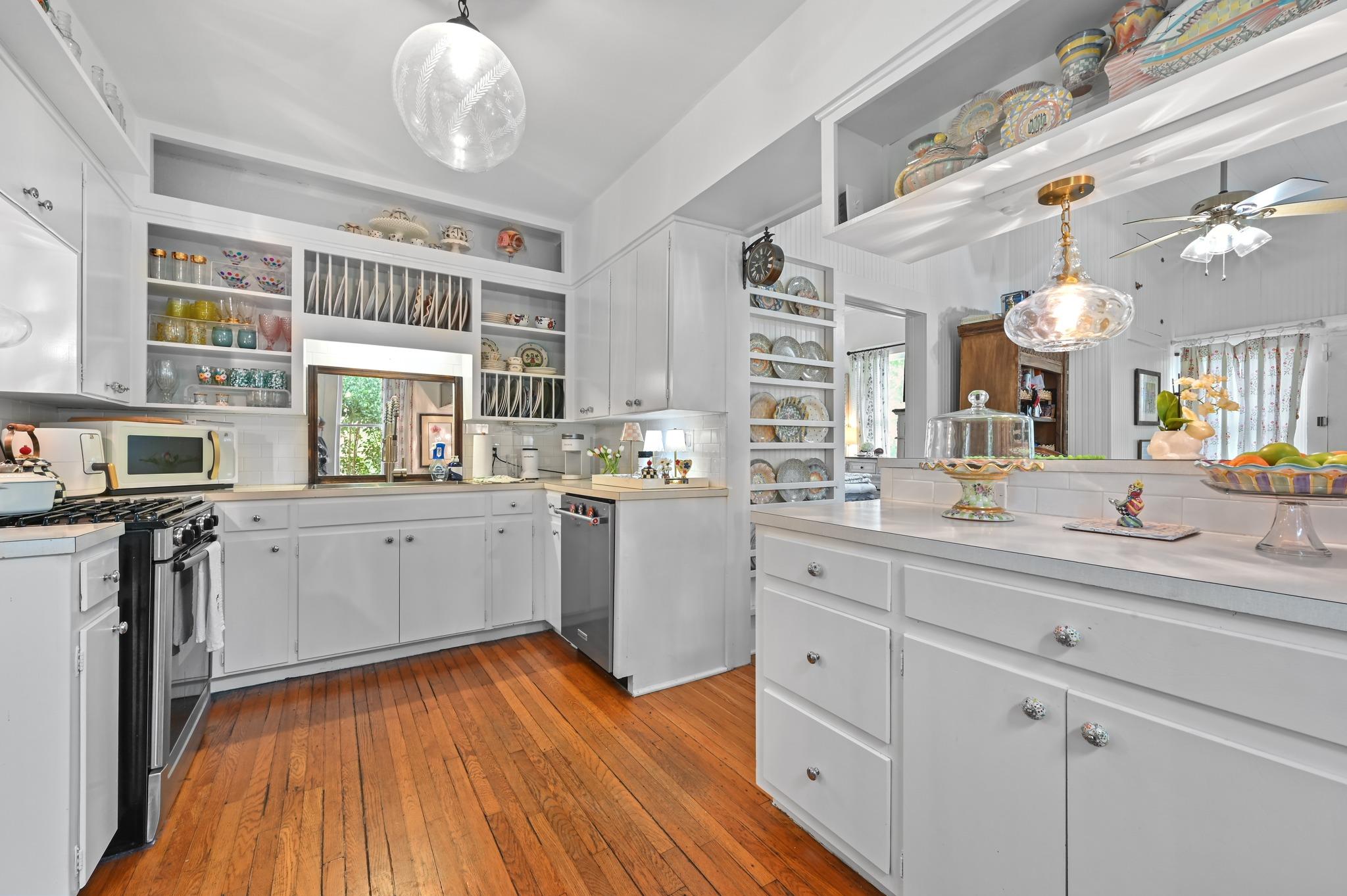 221 N Johnson Ave, San Marcos, TX 78666