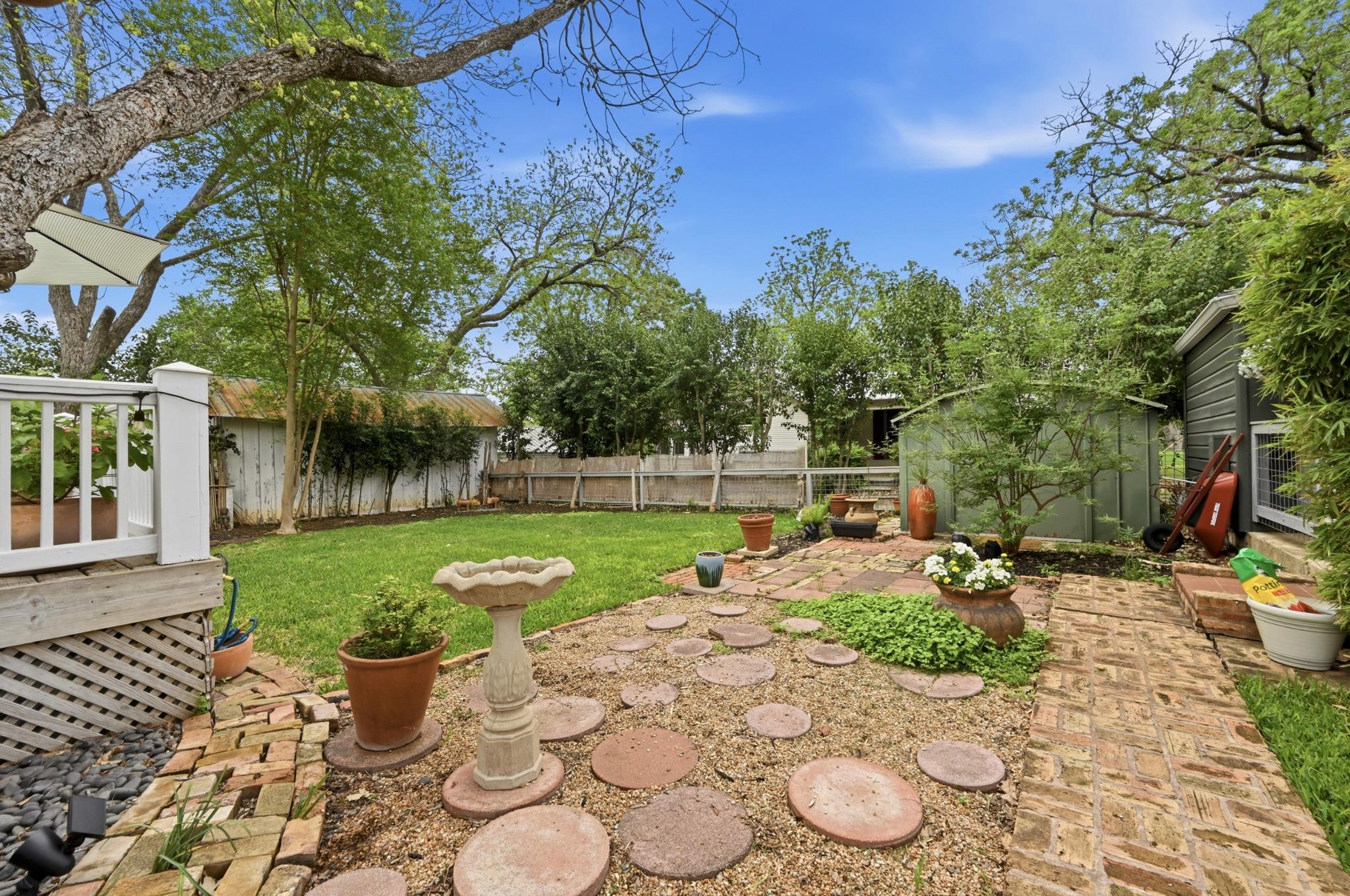 221 N Johnson Ave, San Marcos, TX 78666