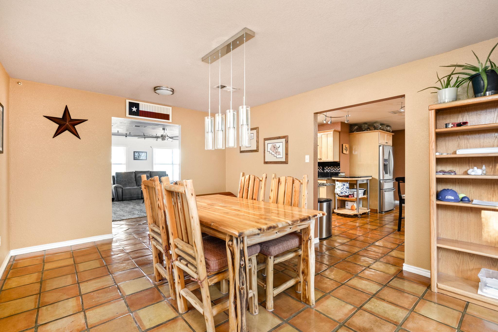 2706 Tradewind Dr, Spicewood, TX 78669