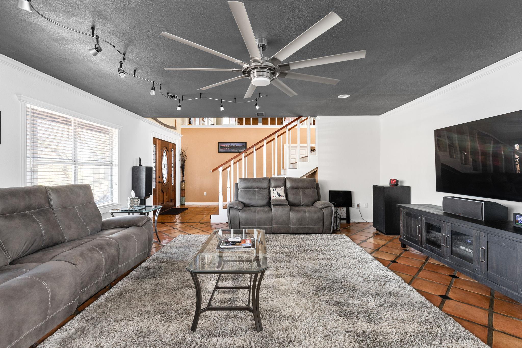 2706 Tradewind Dr, Spicewood, TX 78669