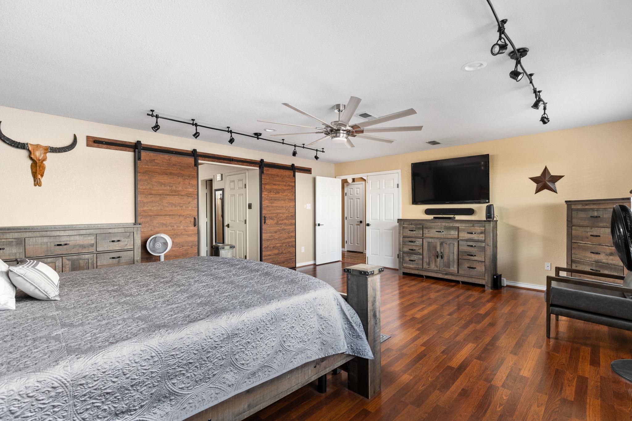 2706 Tradewind Dr, Spicewood, TX 78669