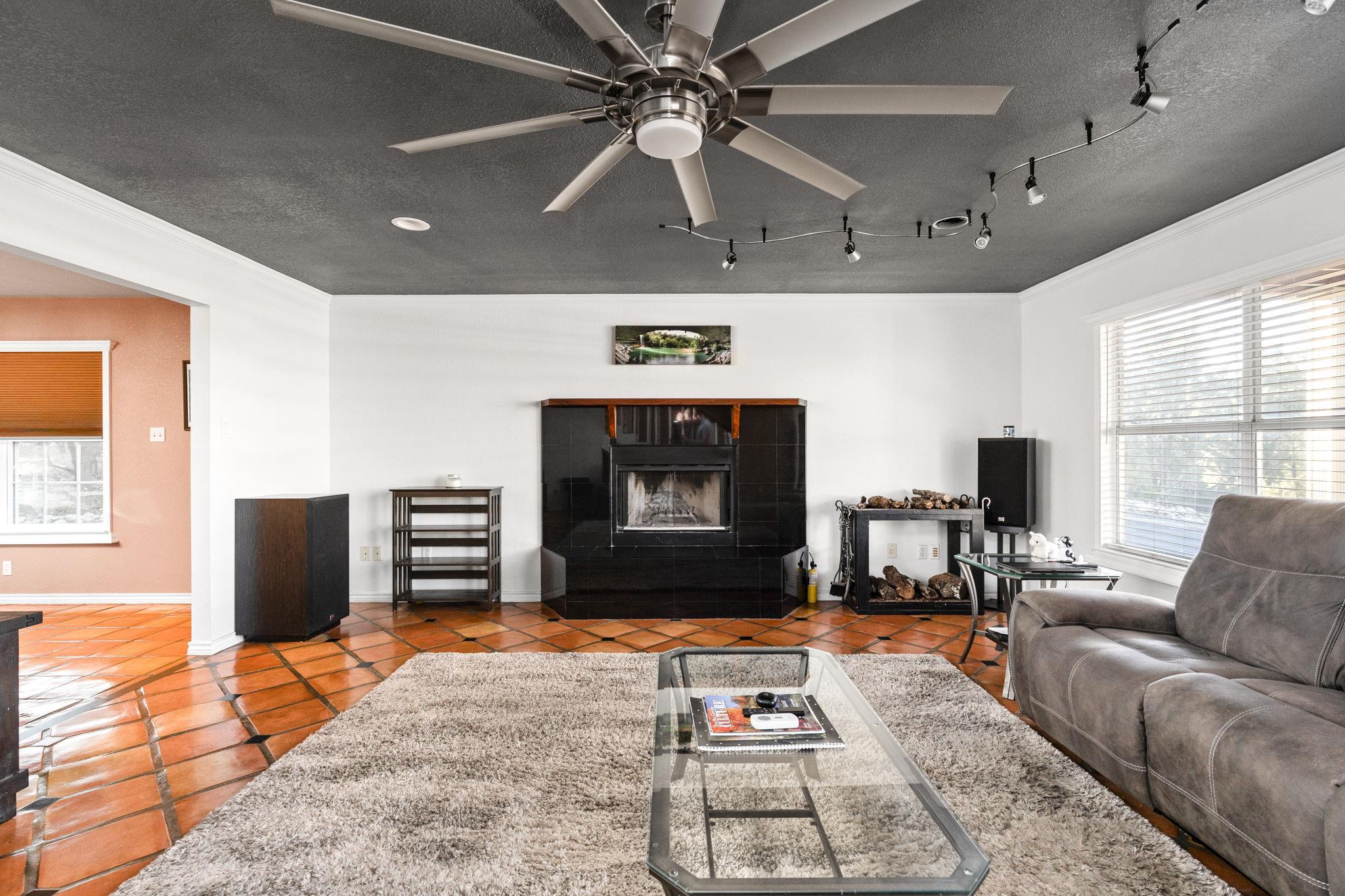 2706 Tradewind Dr, Spicewood, TX 78669