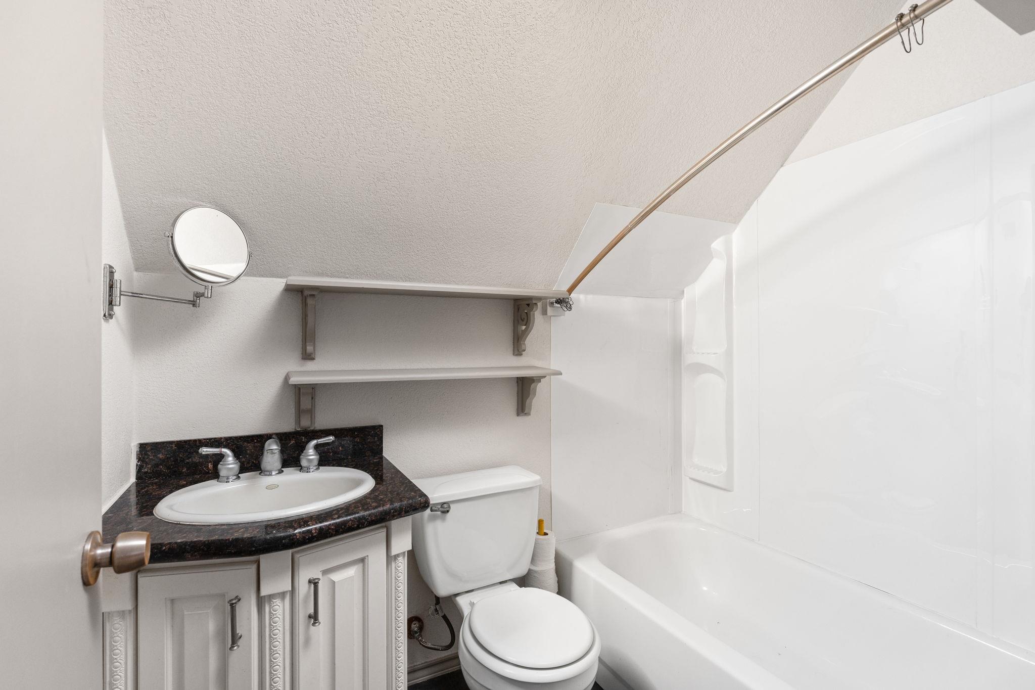 2706 Tradewind Dr, Spicewood, TX 78669