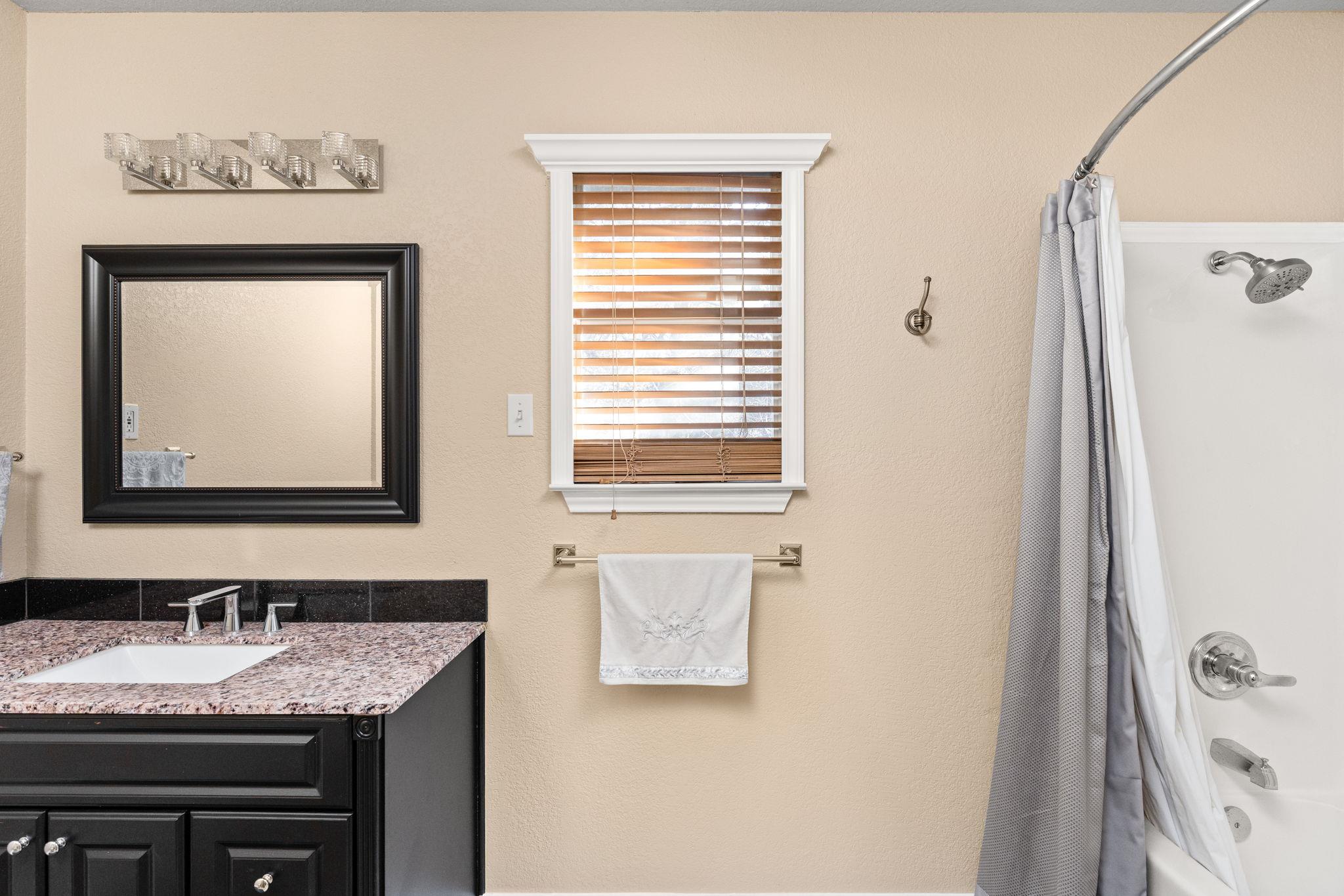 2706 Tradewind Dr, Spicewood, TX 78669