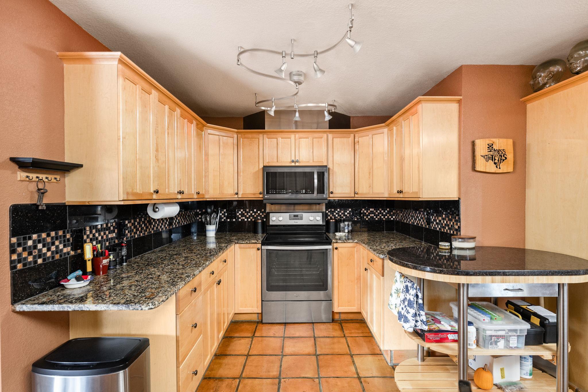 2706 Tradewind Dr, Spicewood, TX 78669