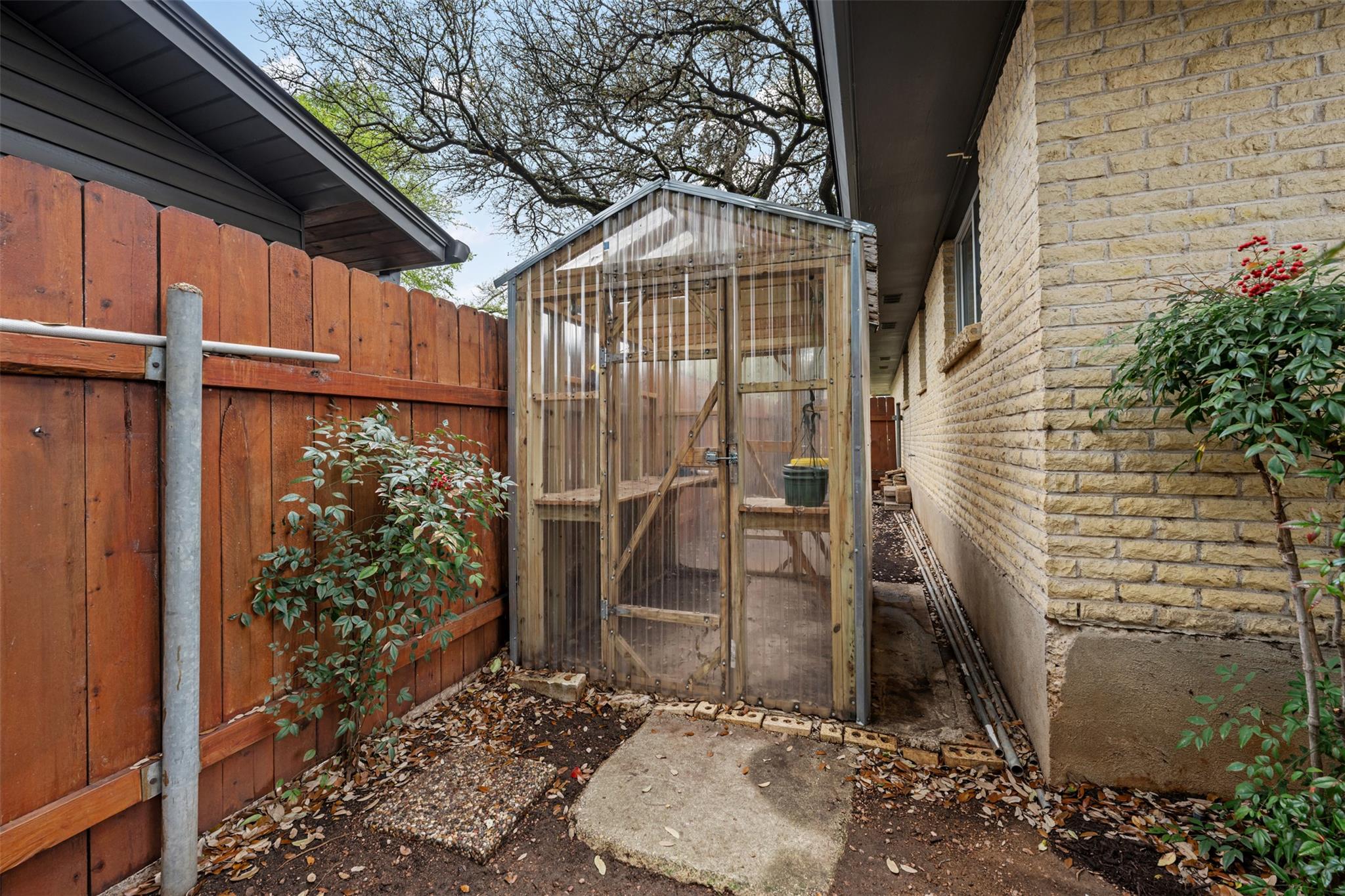 8709 Honeysuckle Trl, Austin, TX 78759