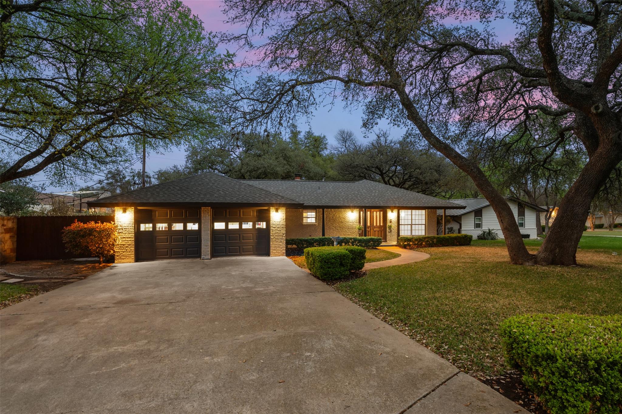 8709 Honeysuckle Trl, Austin, TX 78759