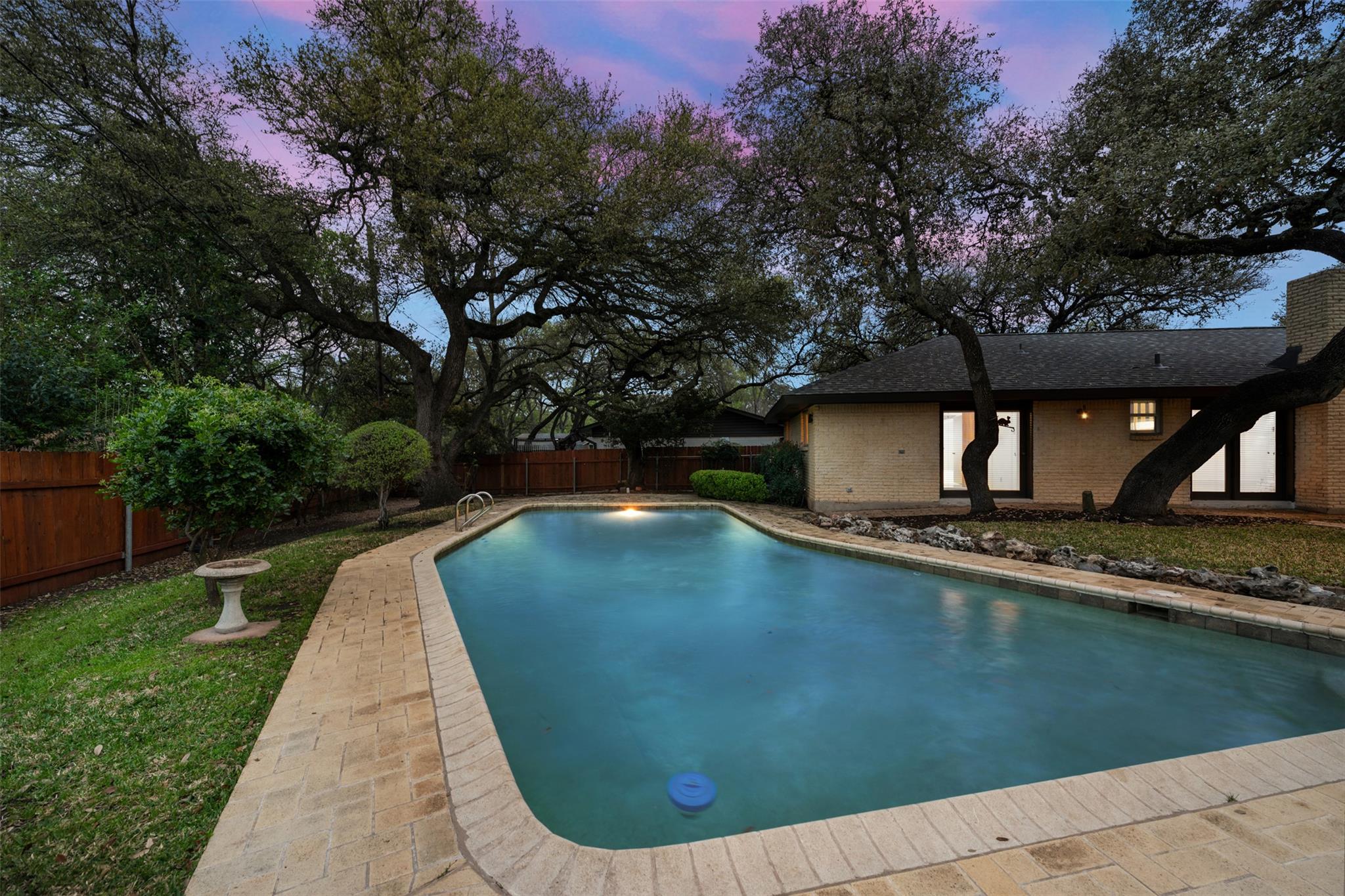 8709 Honeysuckle Trl, Austin, TX 78759