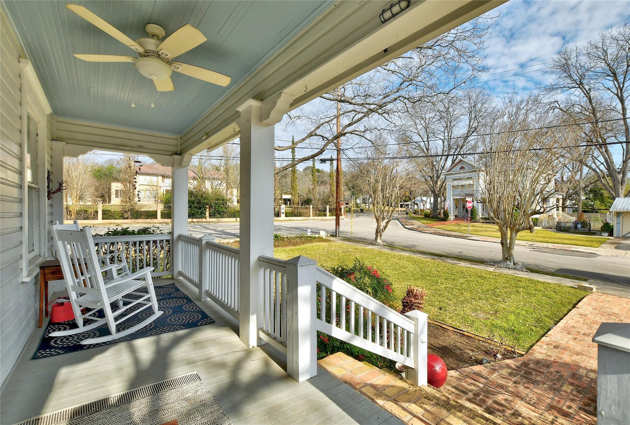 221 N Johnson Ave, San Marcos, TX 78666