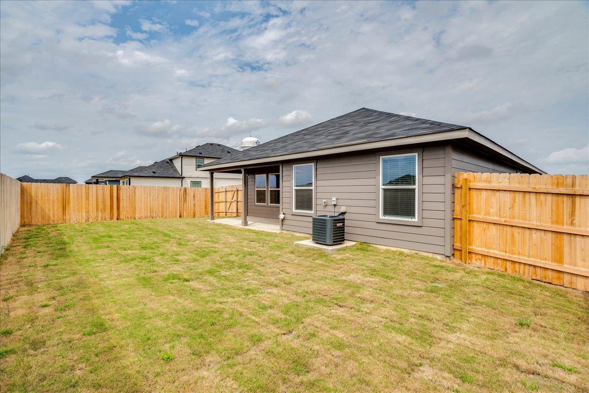 320 Yosemite Dr, Kyle, TX 78640