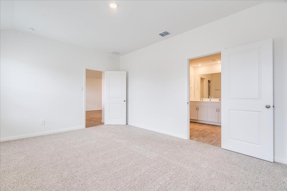 320 Yosemite Dr, Kyle, TX 78640