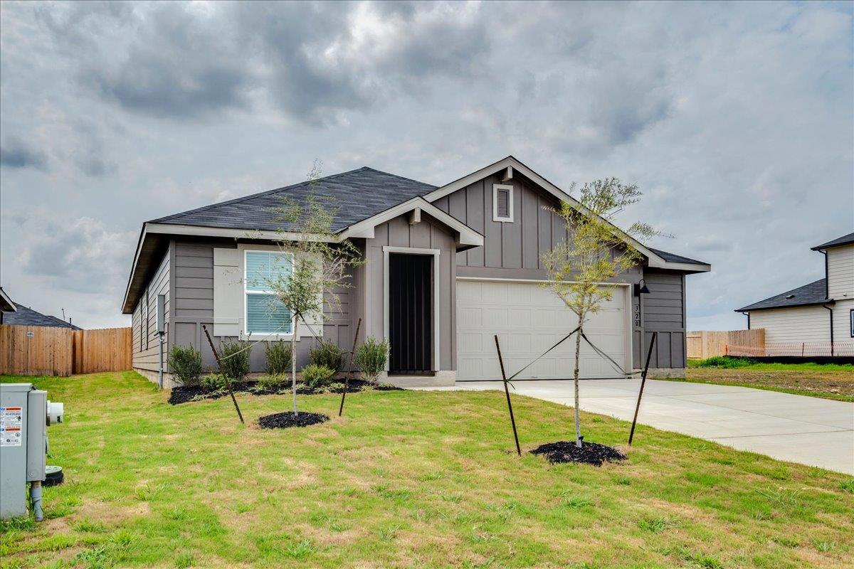 320 Yosemite Dr, Kyle, TX 78640