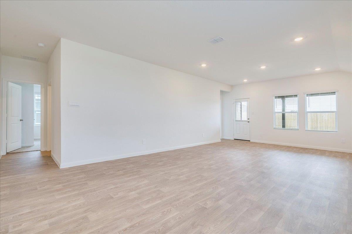 320 Yosemite Dr, Kyle, TX 78640