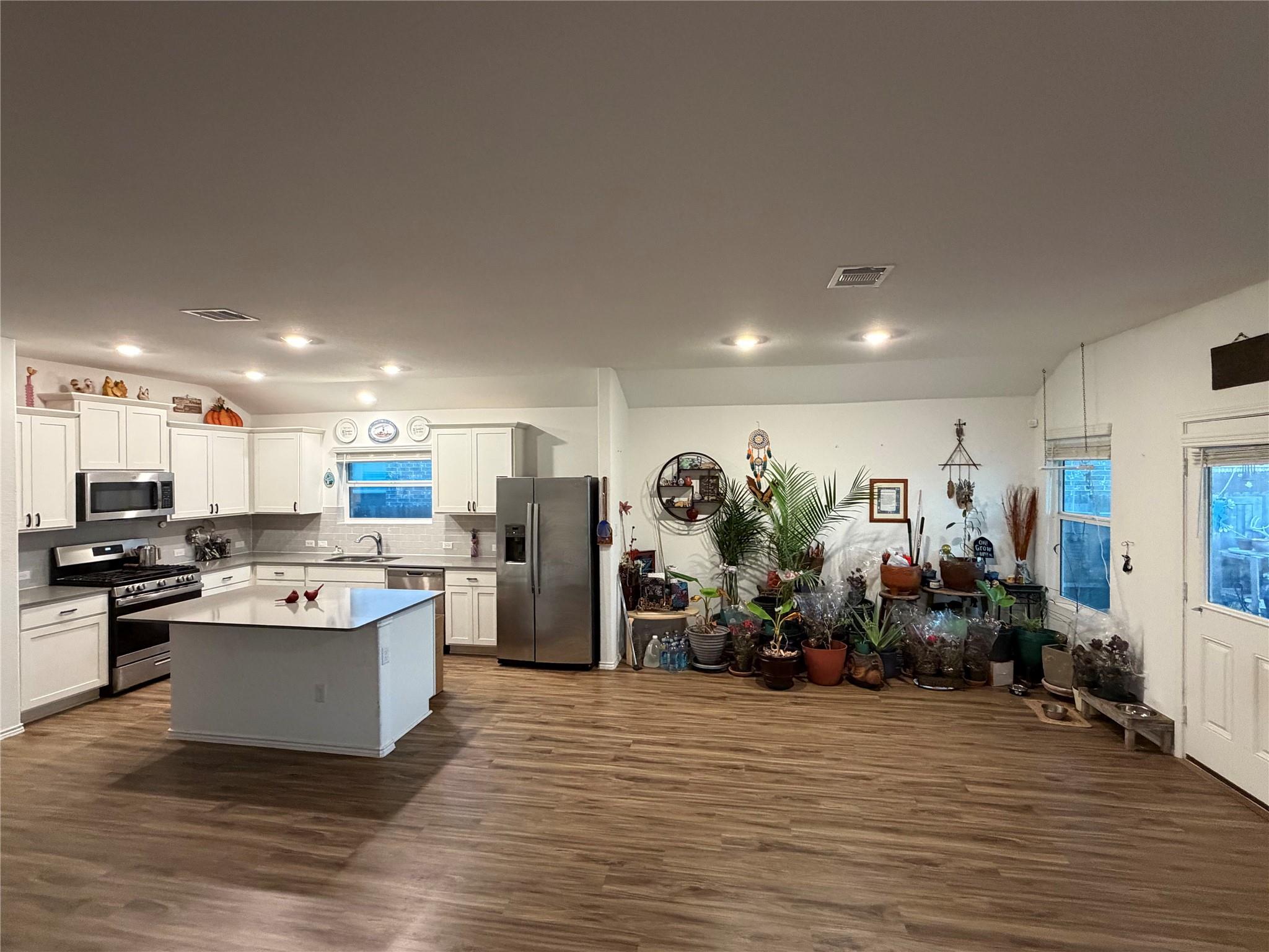 108 Esparza Dr, Bastrop, TX 78602