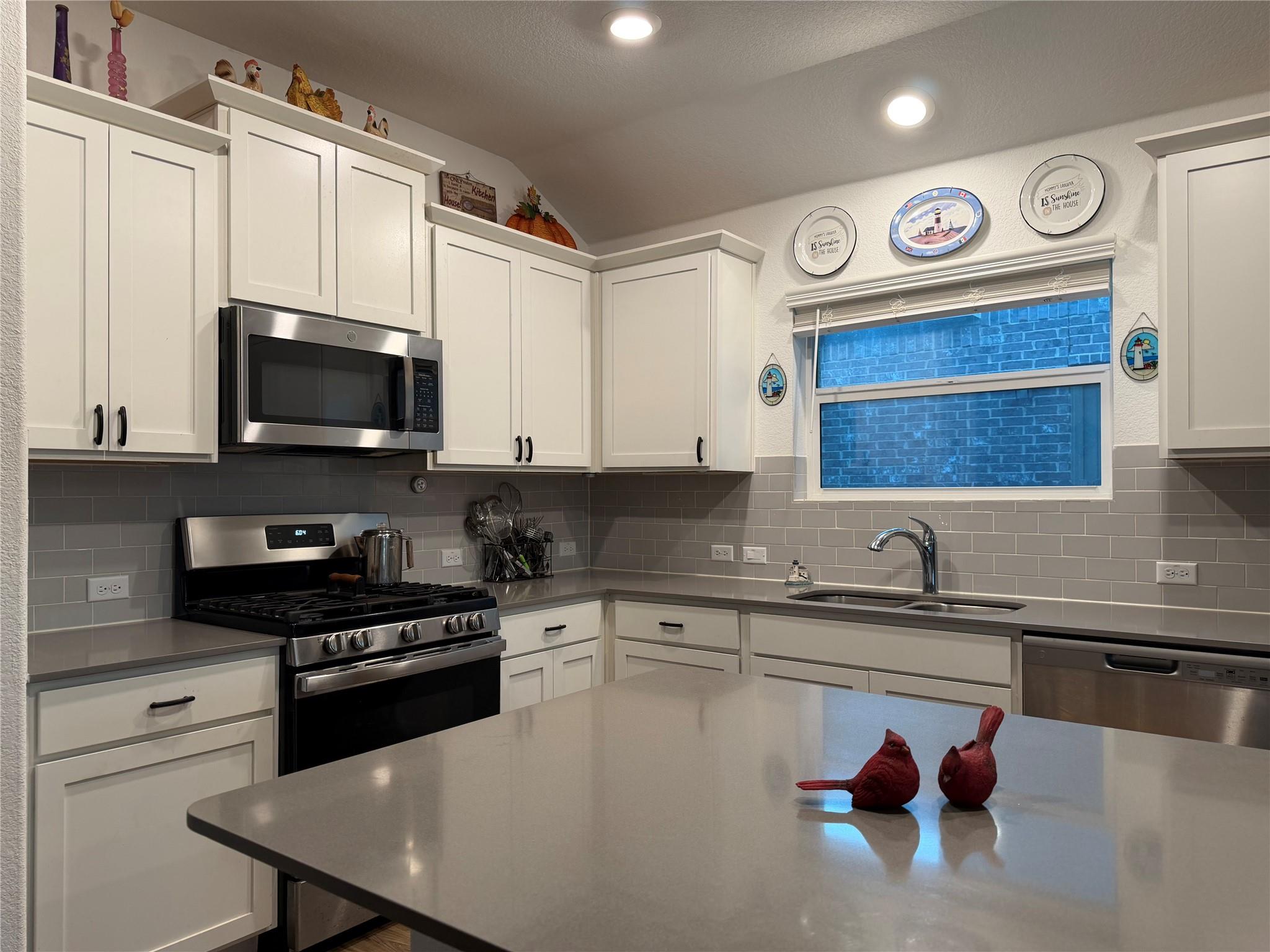 108 Esparza Dr, Bastrop, TX 78602