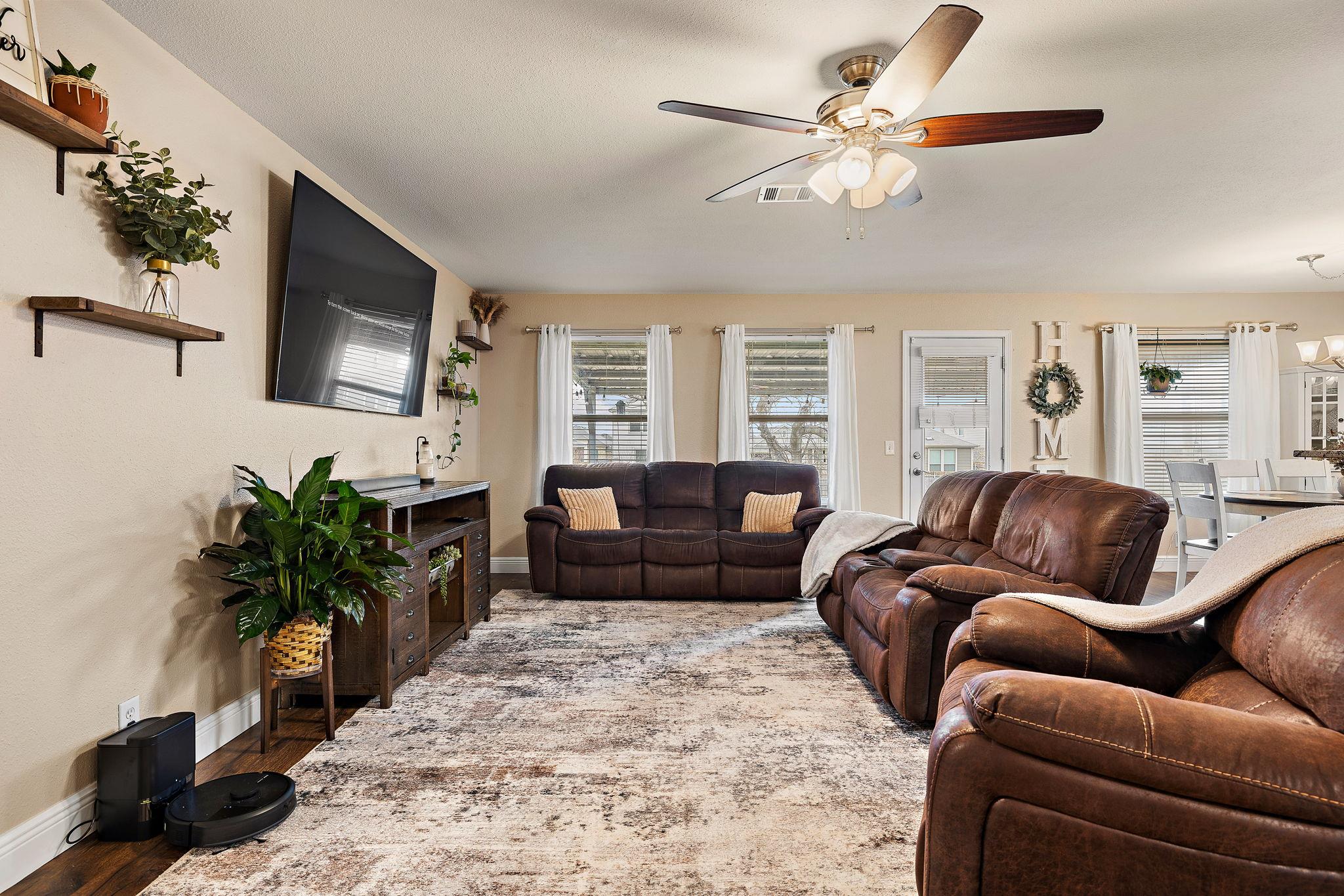 2100 Oaklawn Dr, Taylor, TX 76574