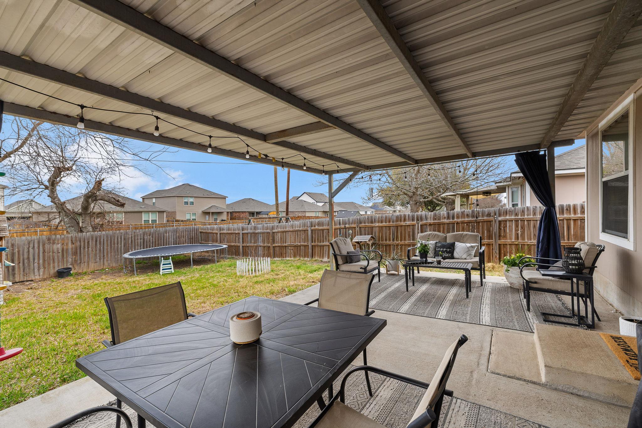 2100 Oaklawn Dr, Taylor, TX 76574