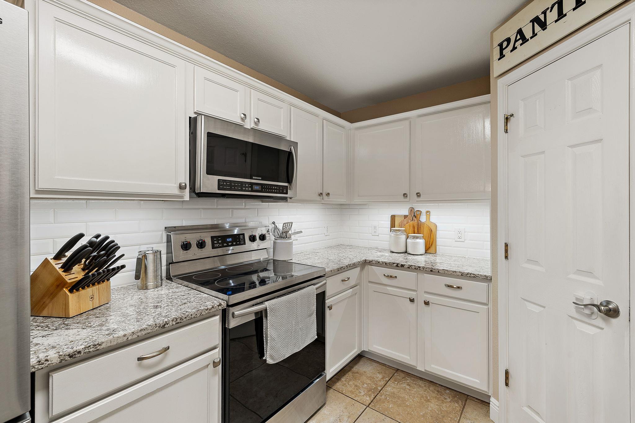 2100 Oaklawn Dr, Taylor, TX 76574