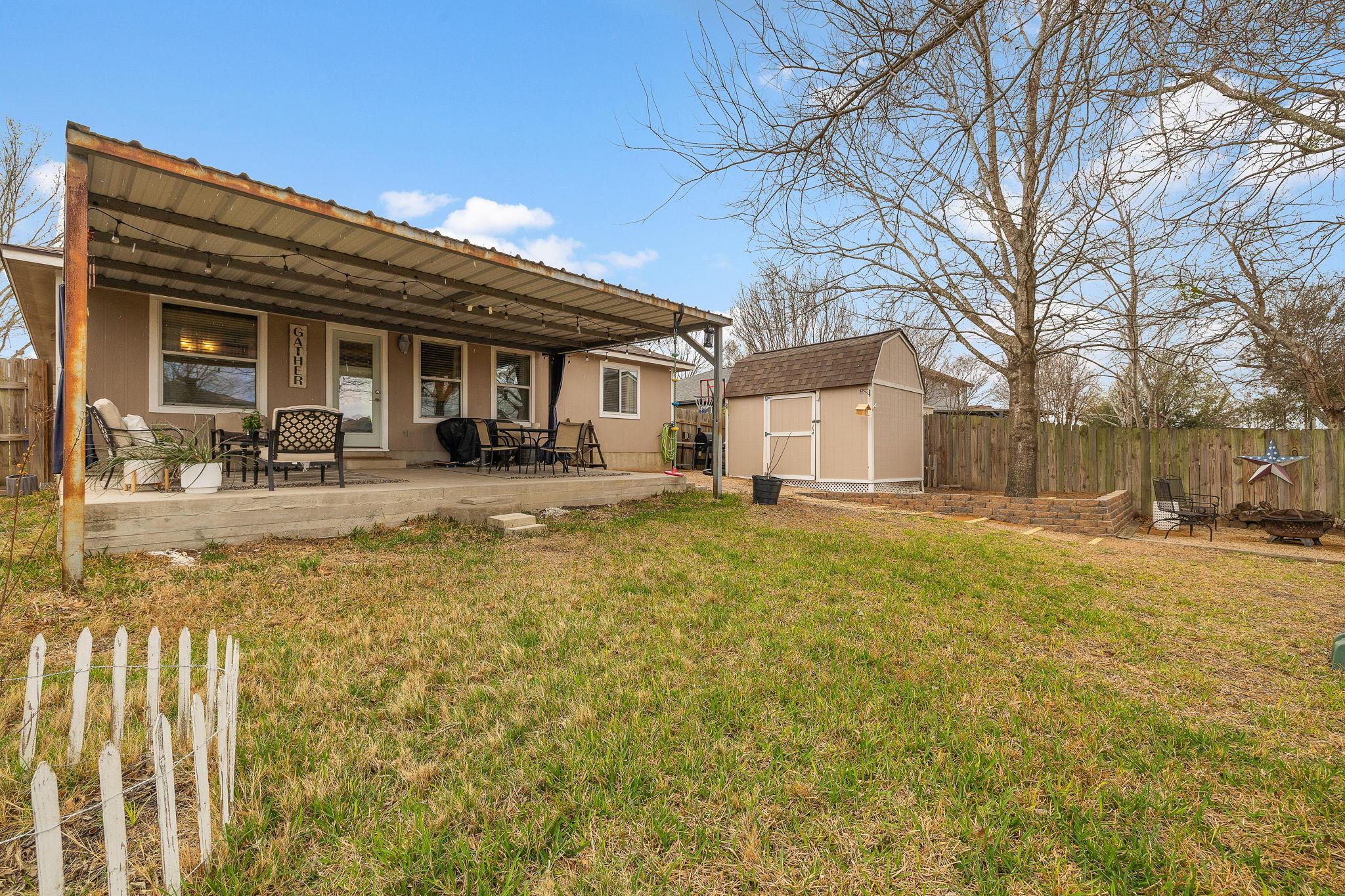 2100 Oaklawn Dr, Taylor, TX 76574