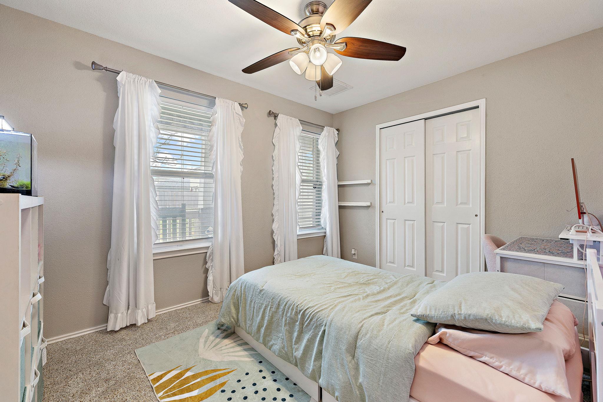 2100 Oaklawn Dr, Taylor, TX 76574