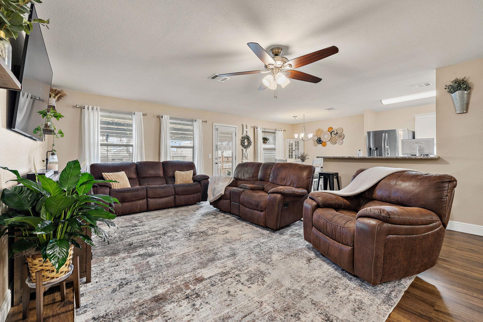 2100 Oaklawn Dr, Taylor, TX 76574